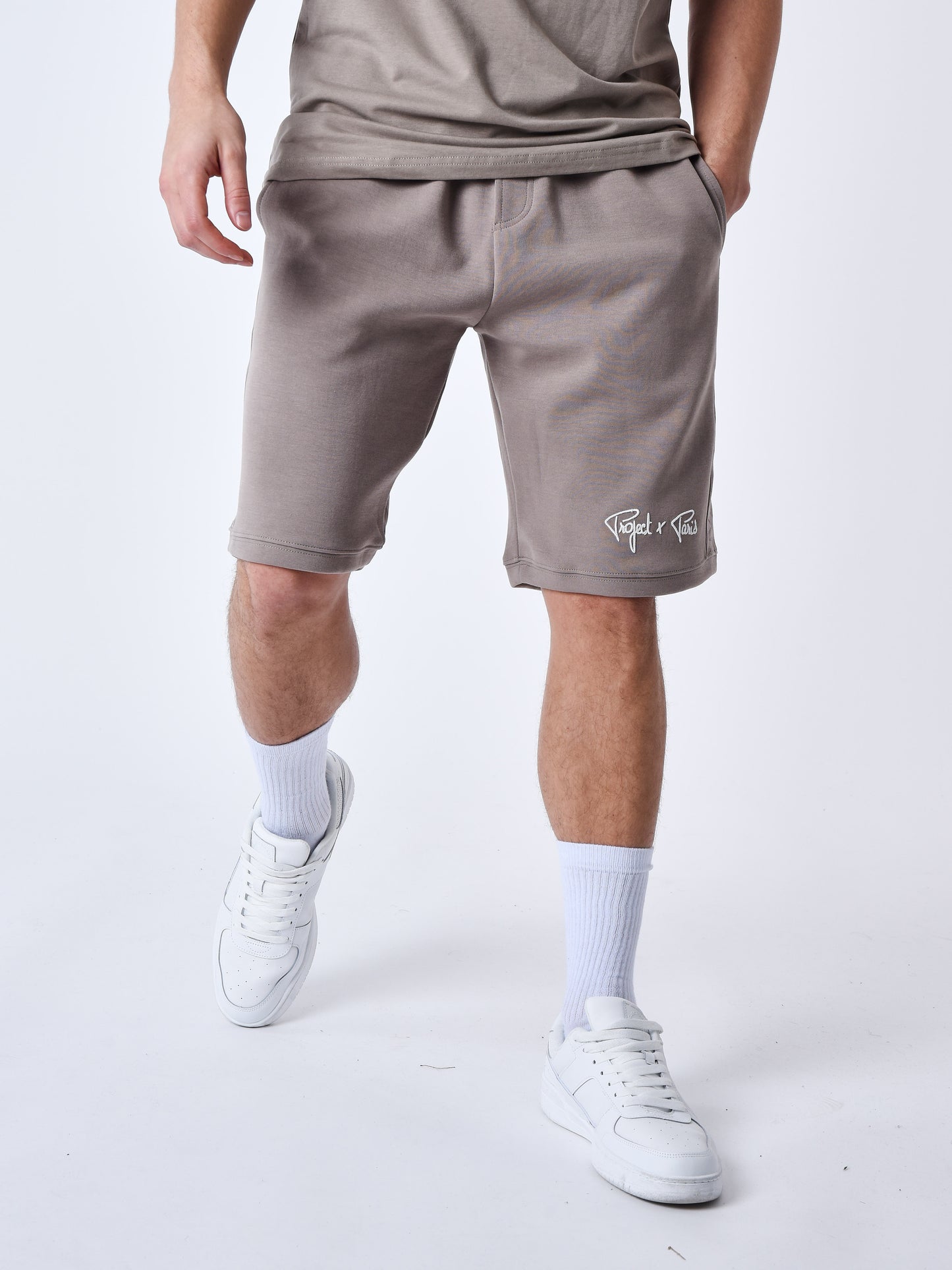 2340027-taupe-modelshot