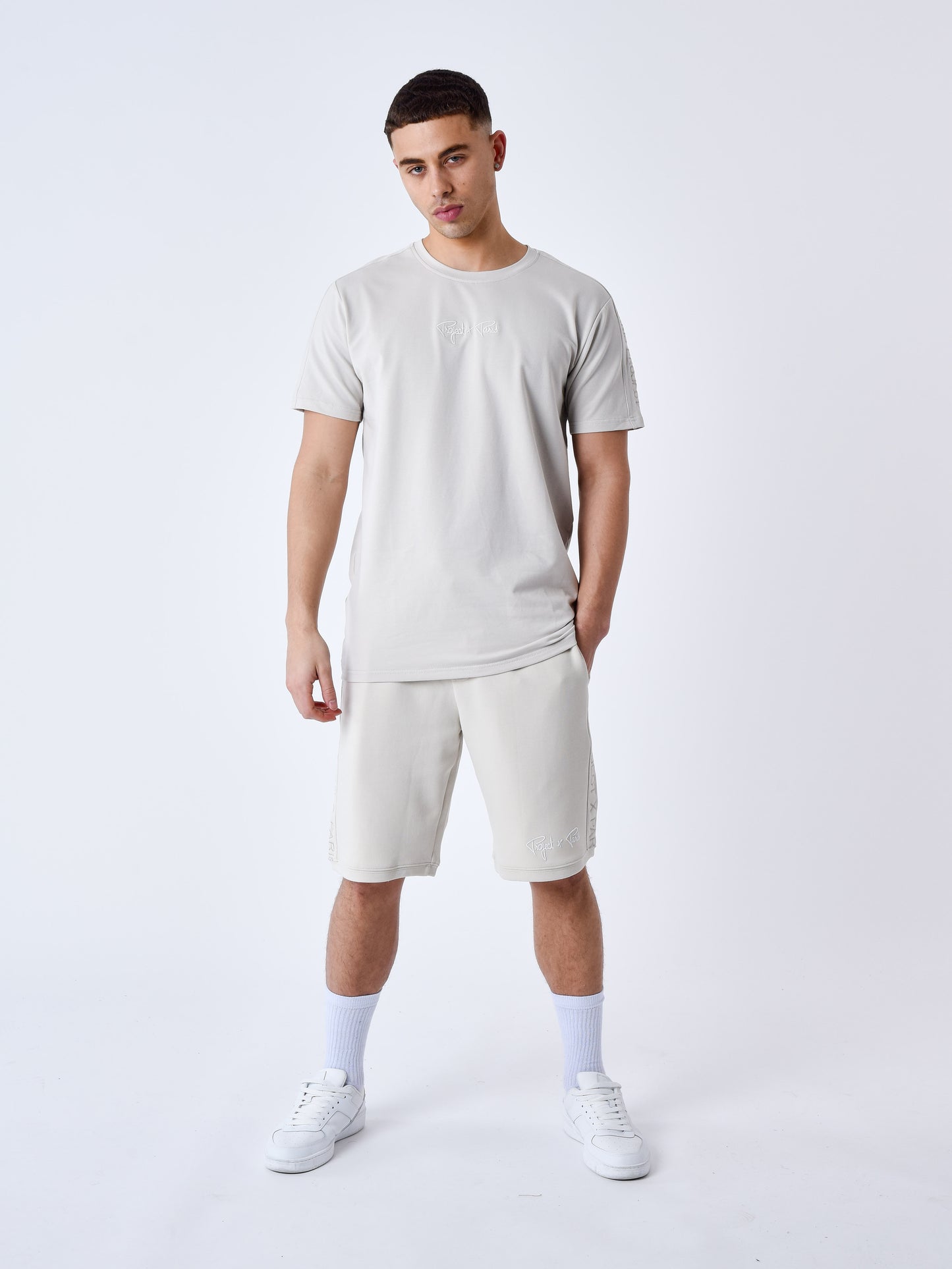 2340027-greige-modelshot