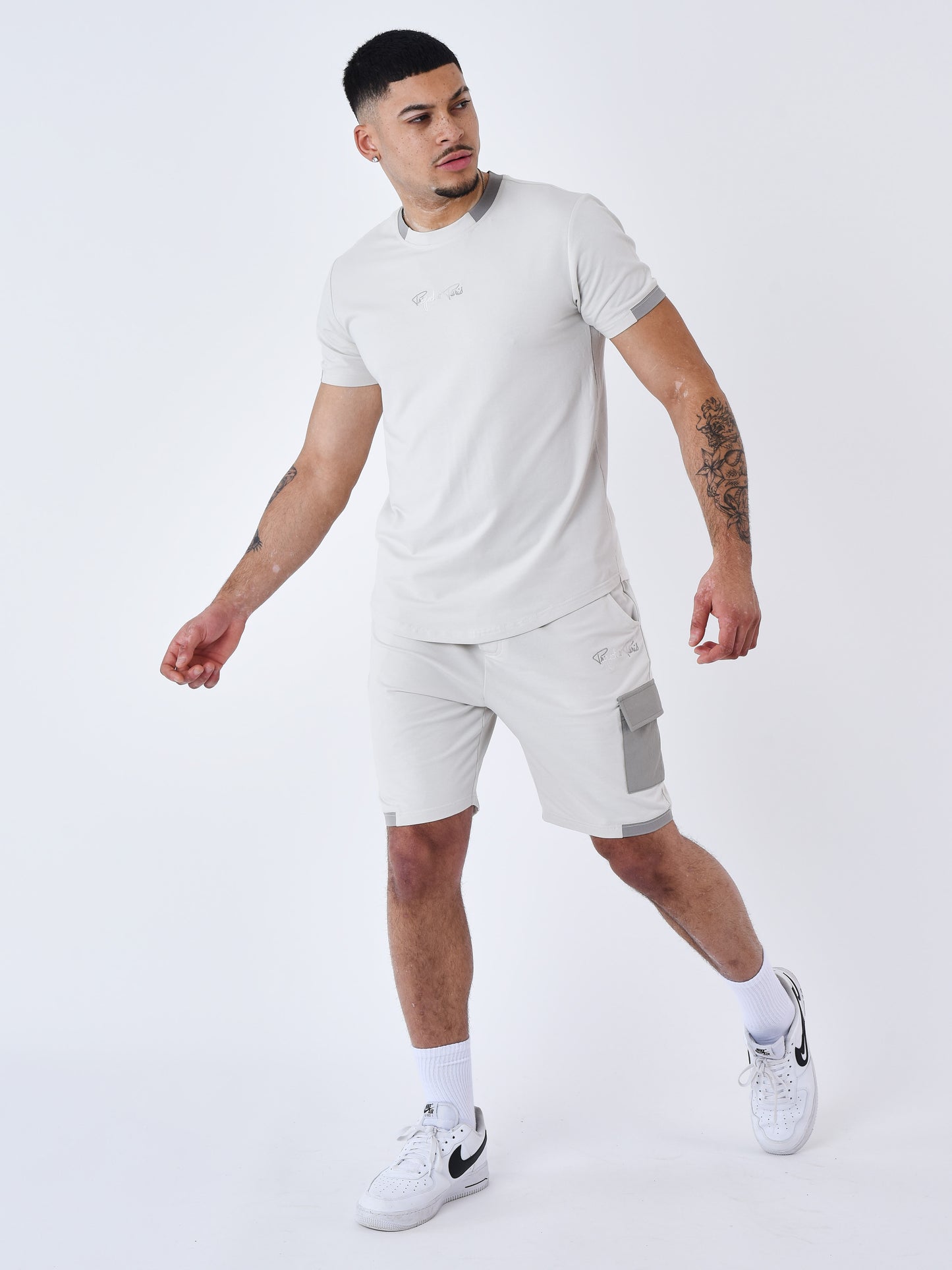 2340035-greige-modelshot