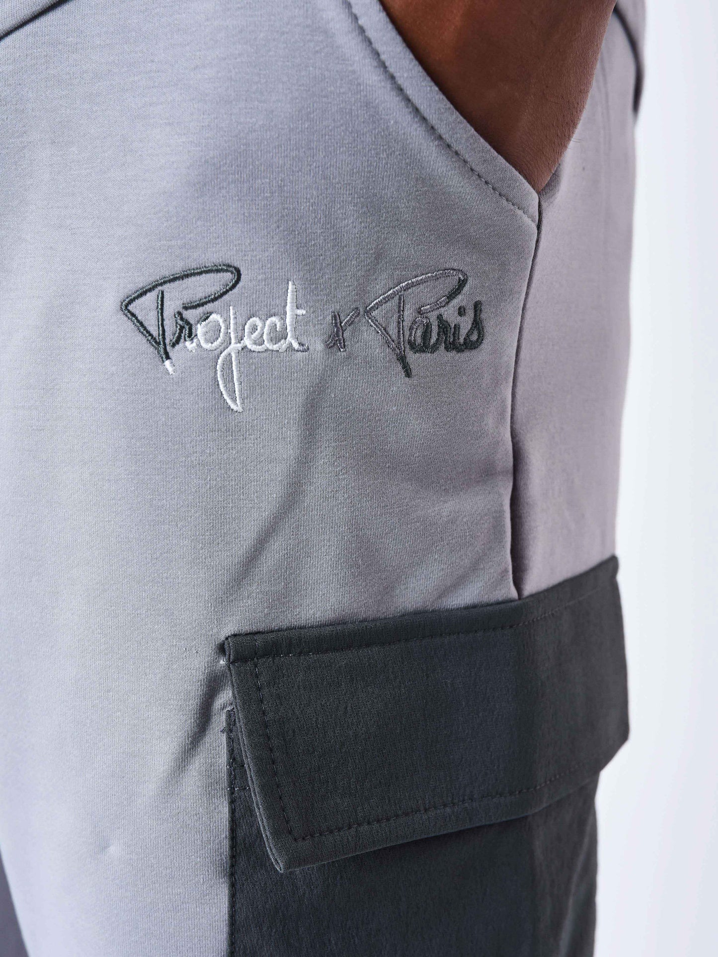 2340035-gris-clair-detailshot