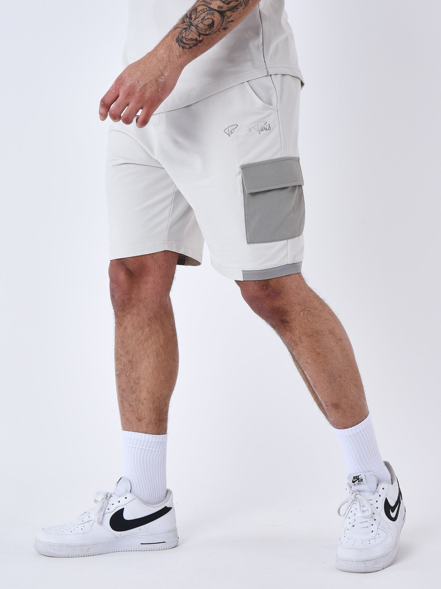 2340035-greige-modelshot