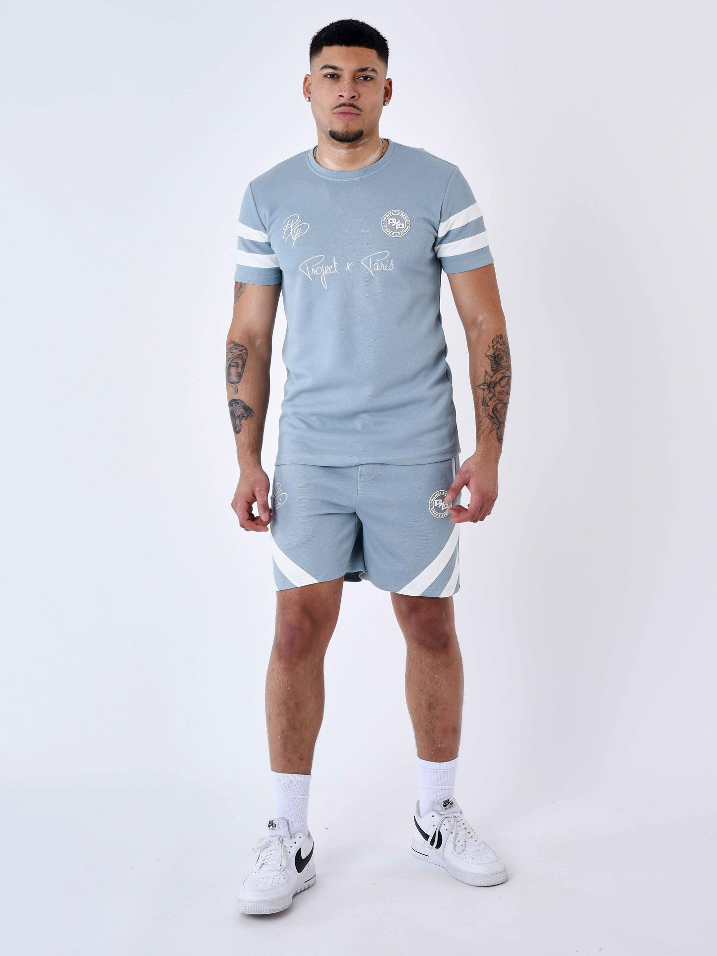 2340037-bleu-gris-modelshot