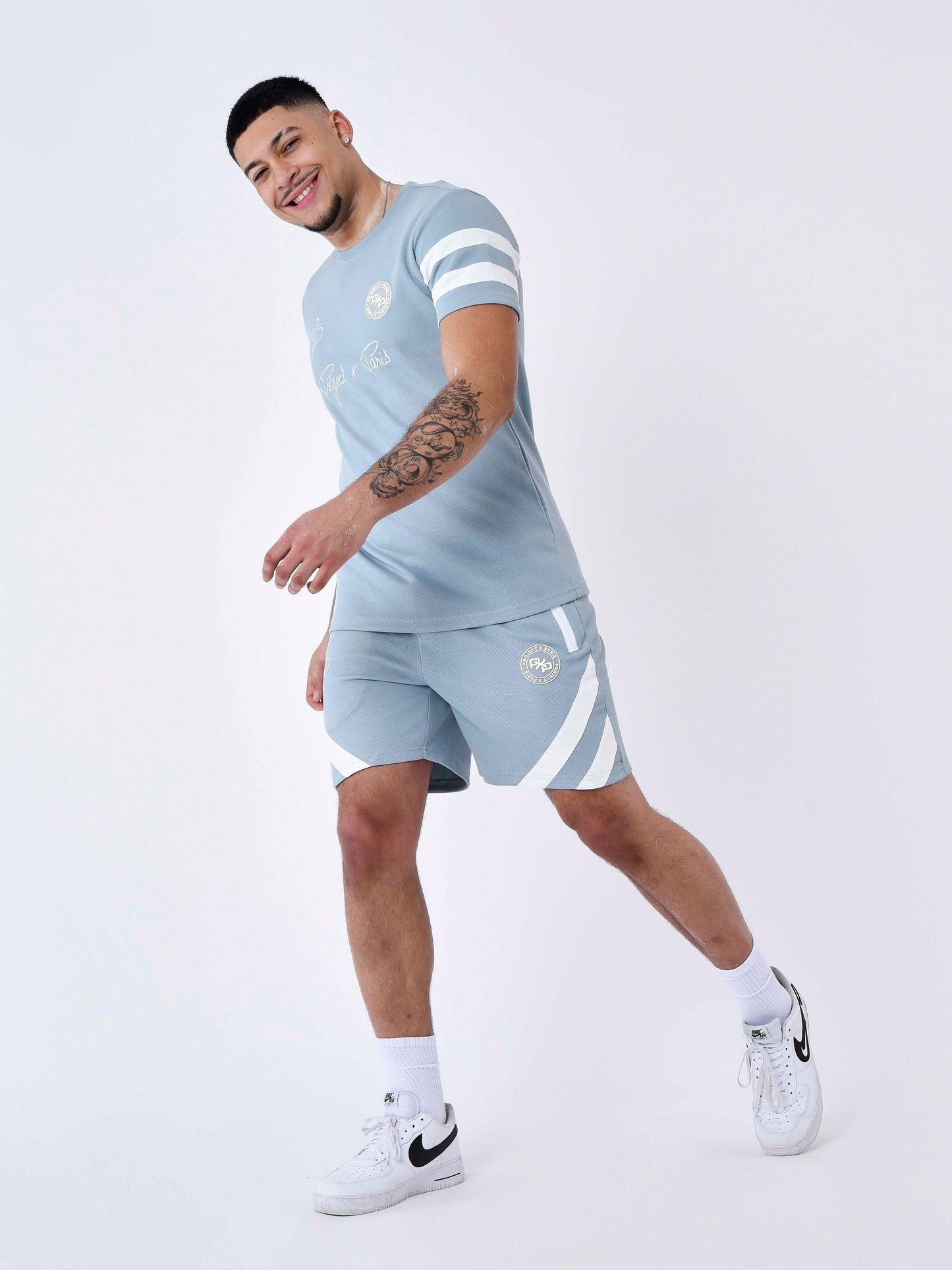 2340037-bleu-gris-modelshot