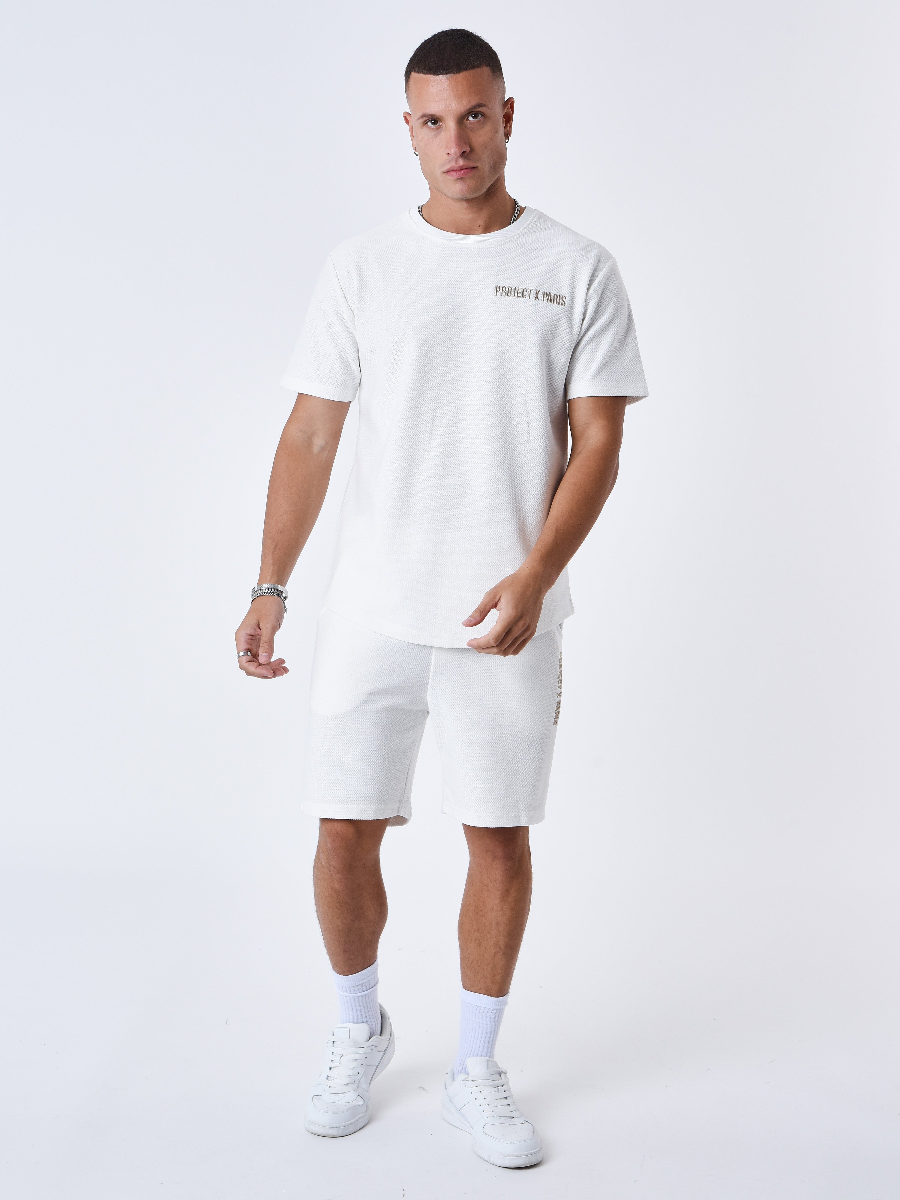 2340049-blanc-casse