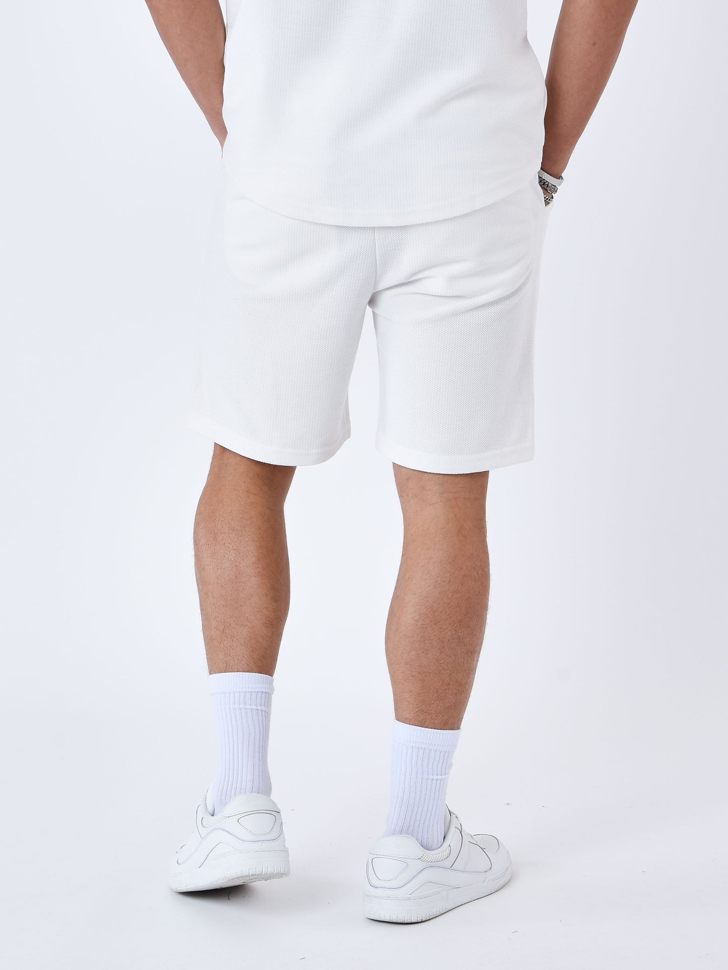2340049-blanc-casse