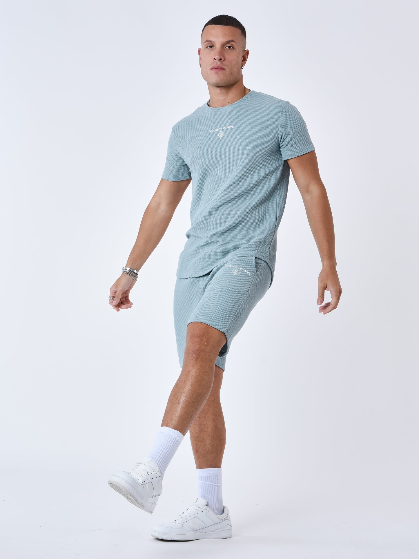 2340051-bleu-vert-modelshot