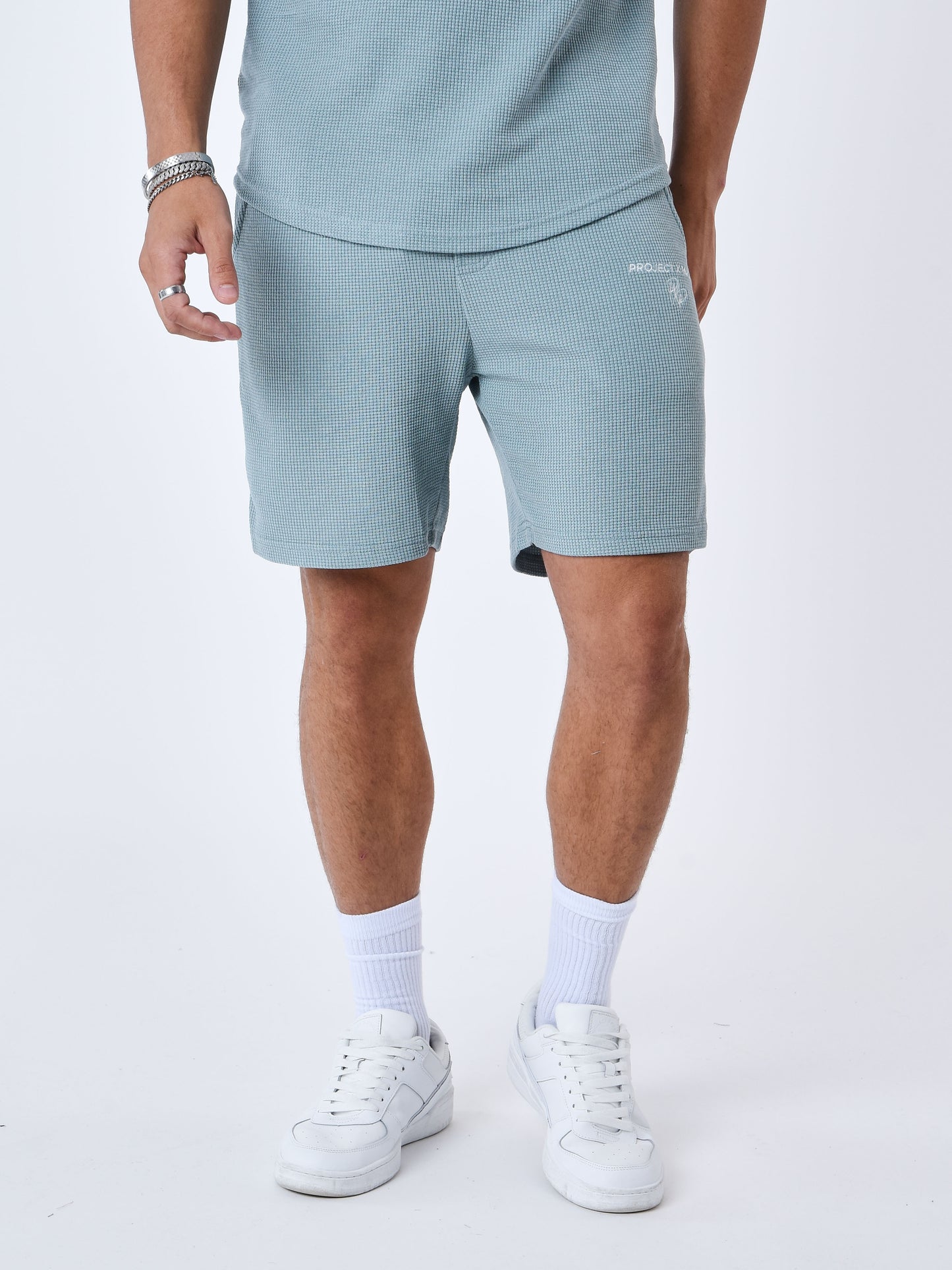 2340051-bleu-vert-modelshot