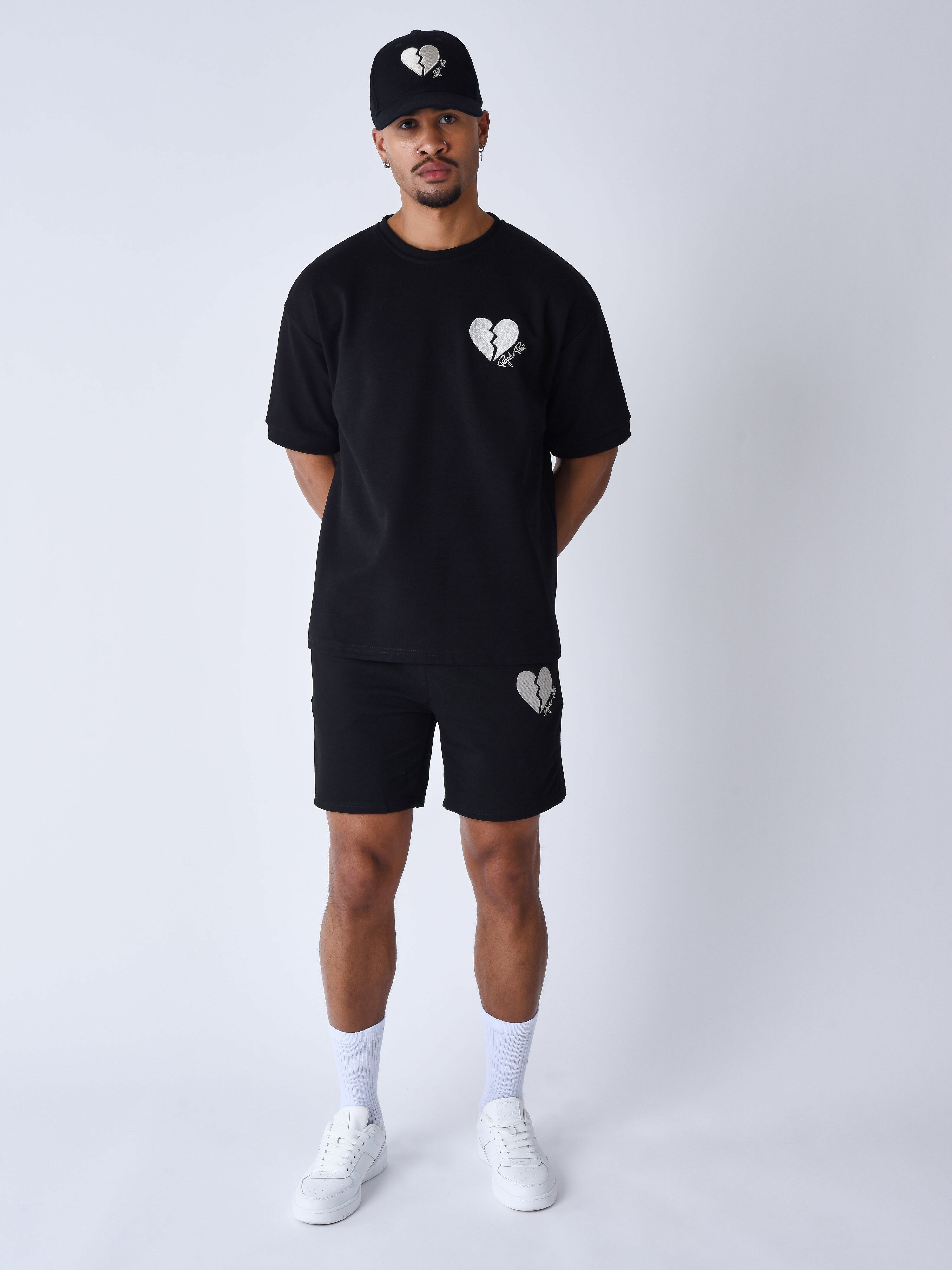 2340072-1-noir-modelshot