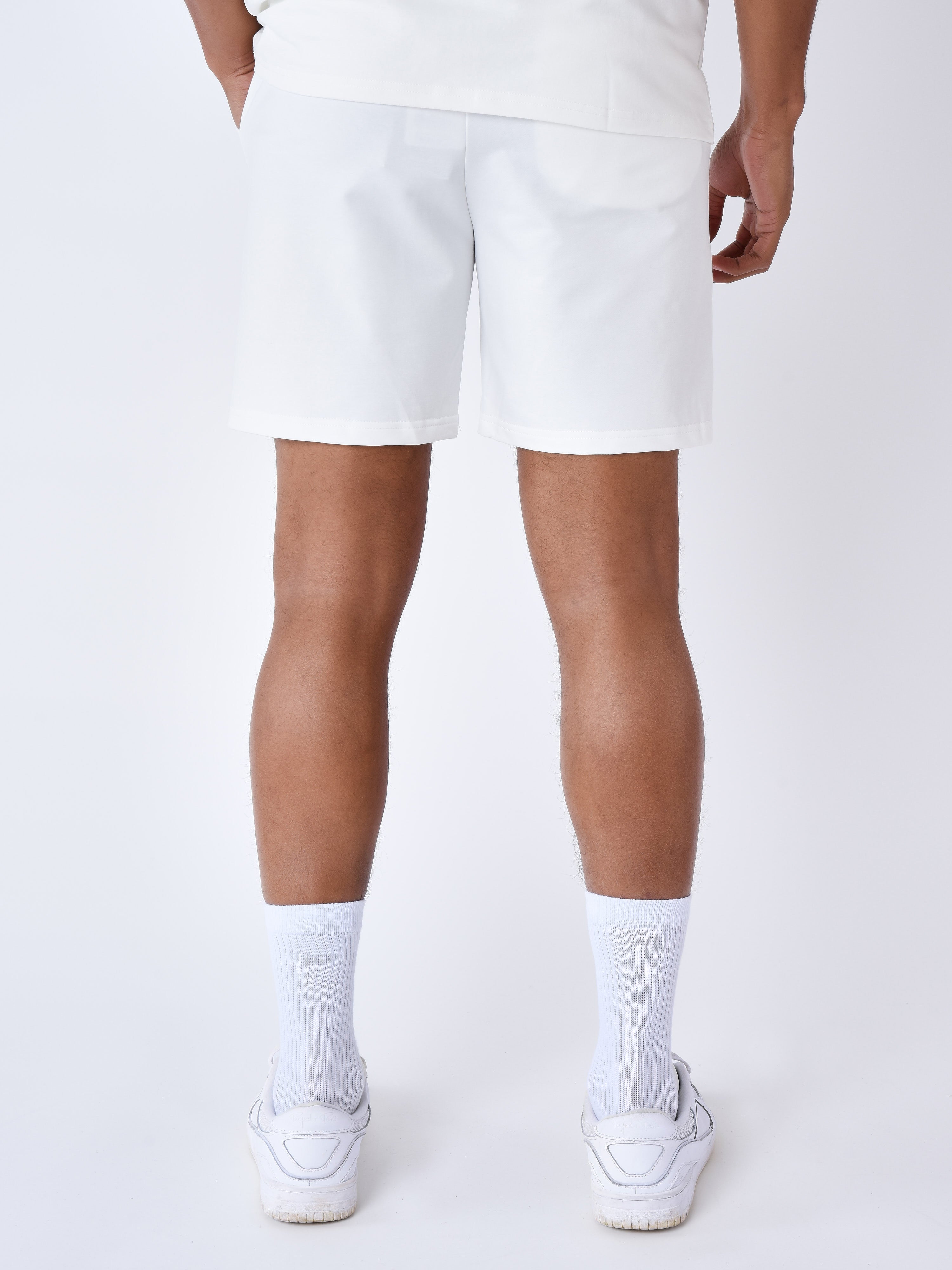 2340072-1-blanc-casse-modelshot
