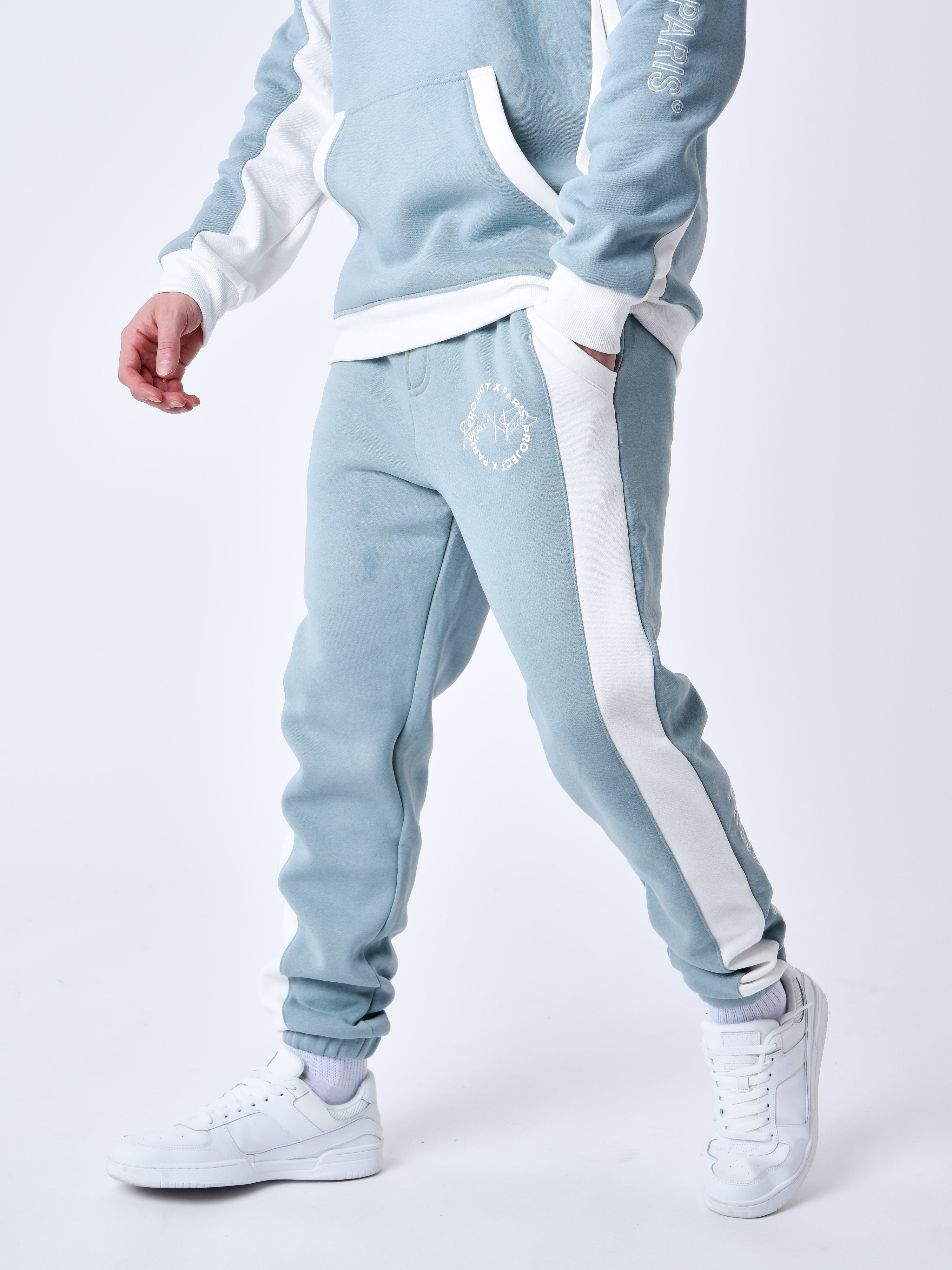 2344021-bleu-vert-modelshot
