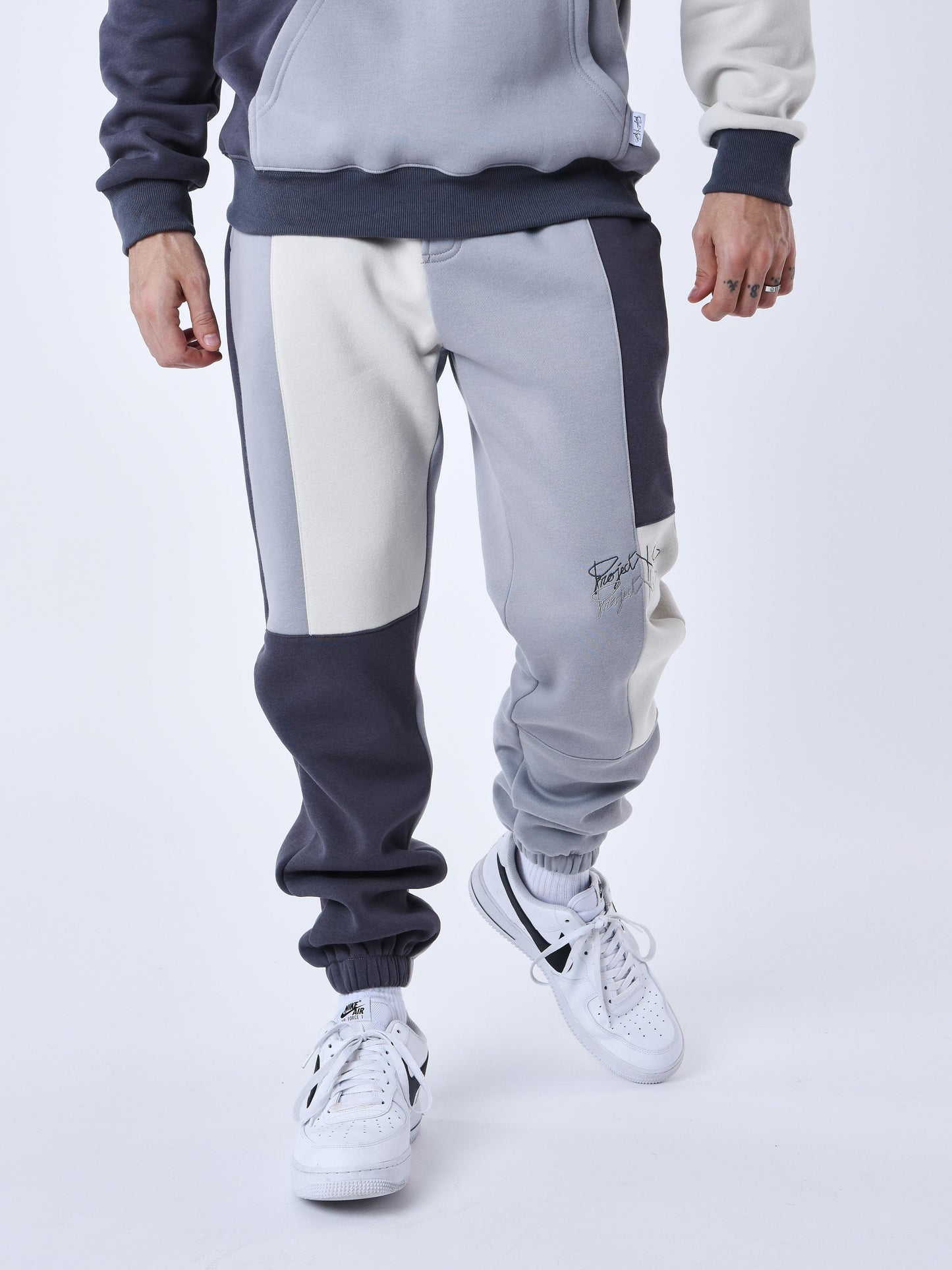 2344022-gris-modelshot