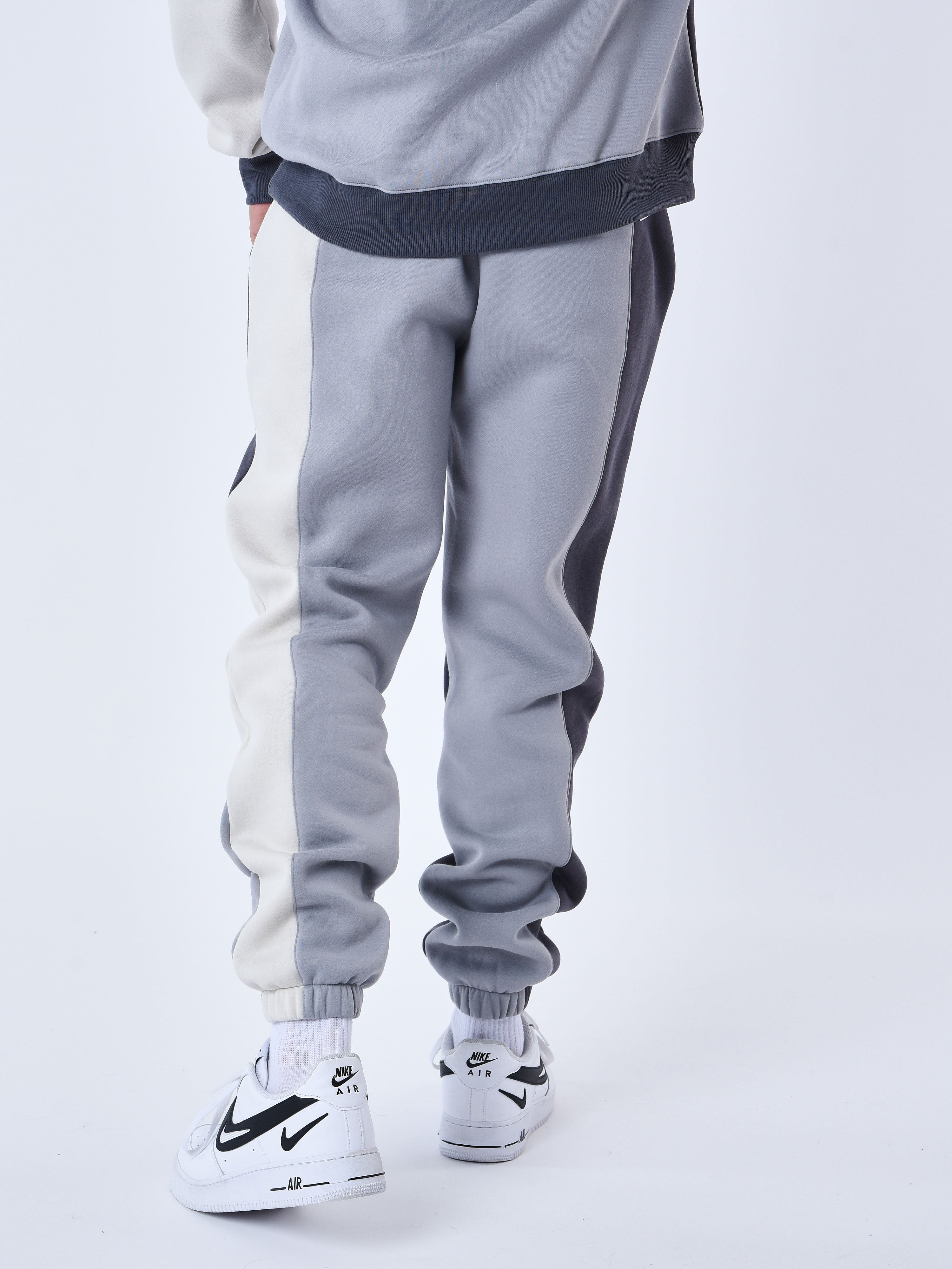 2344022-gris-modelshot