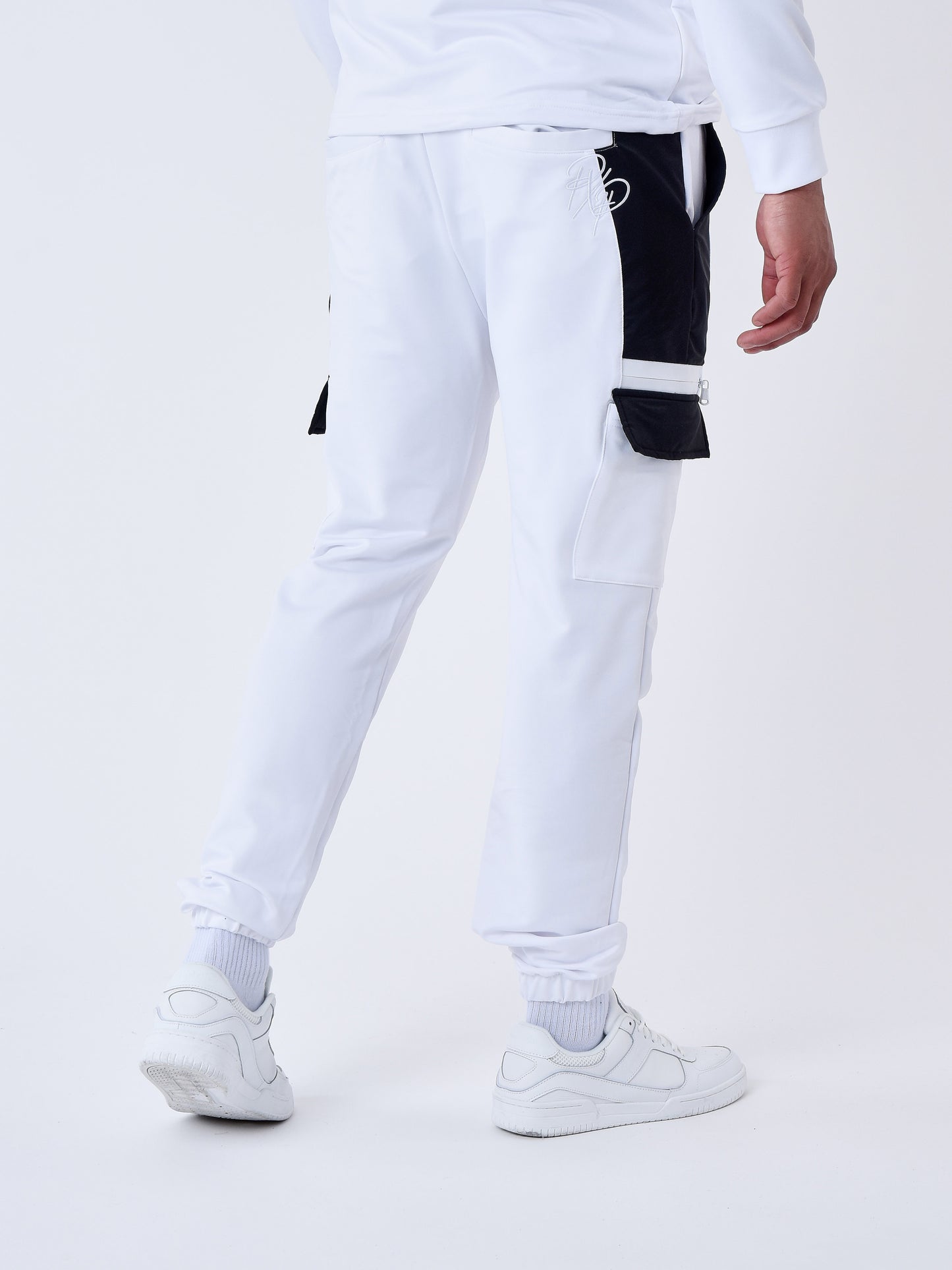 2344025-blanc-modelshot