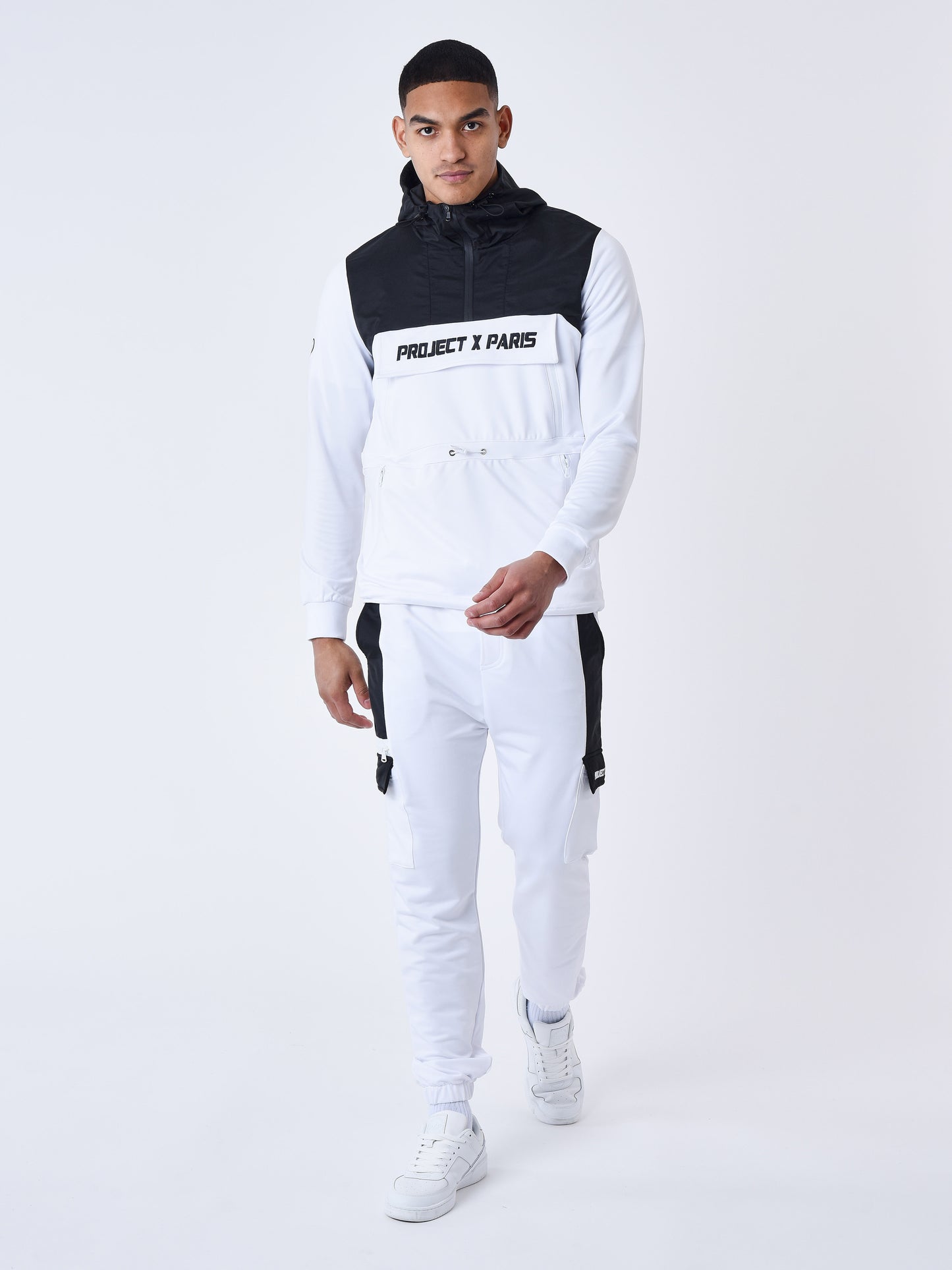 2344025-blanc-modelshot
