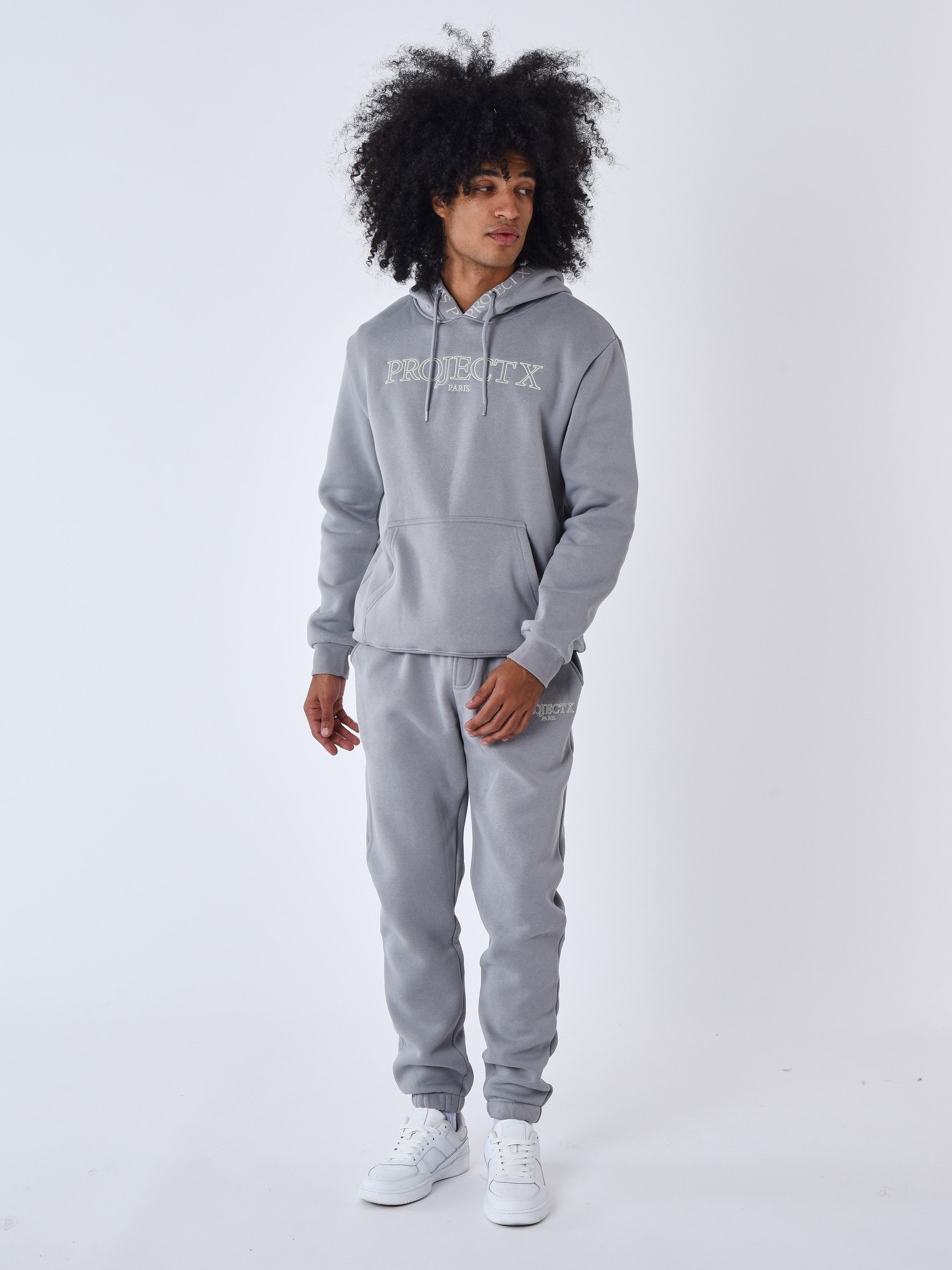 2344030-gris-clair-modelshot