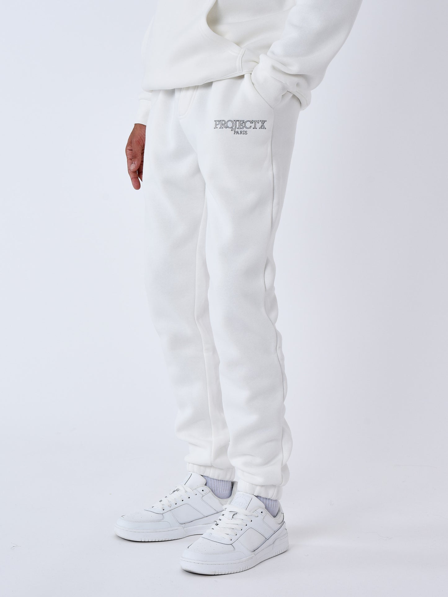 2344030-blanc-casse-modelshot