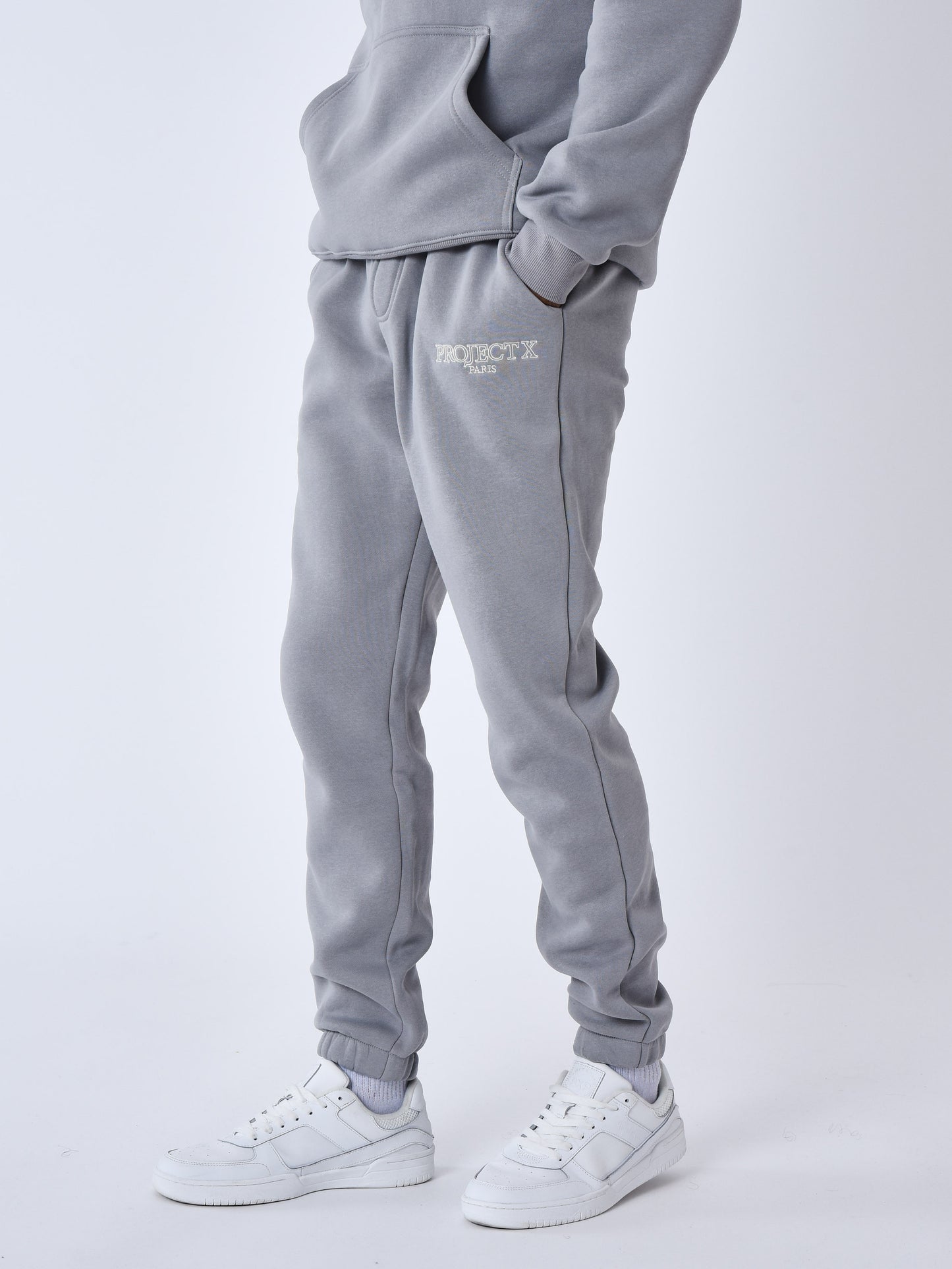 2344030-gris-clair-modelshot