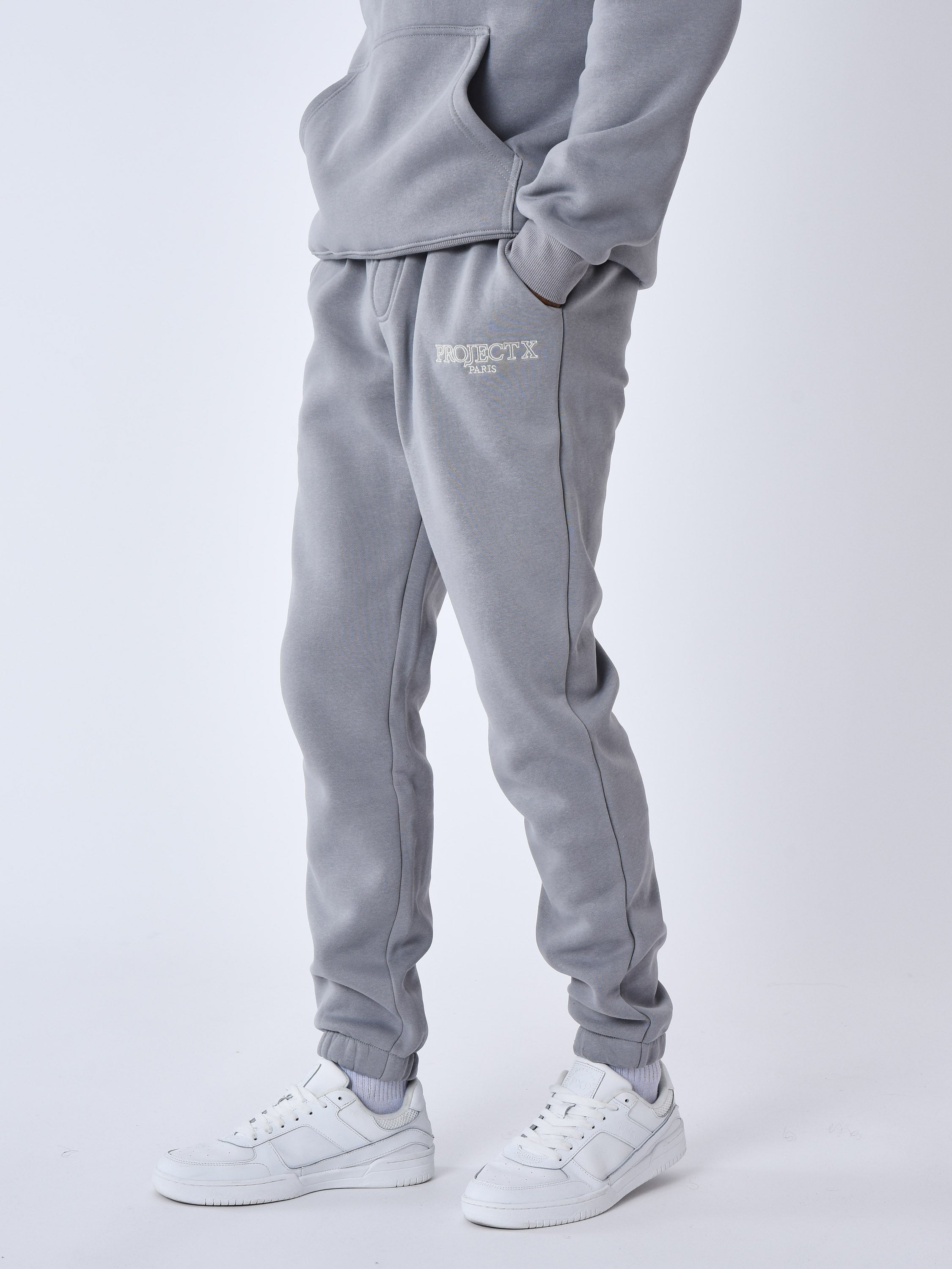 2344030-gris-clair-modelshot