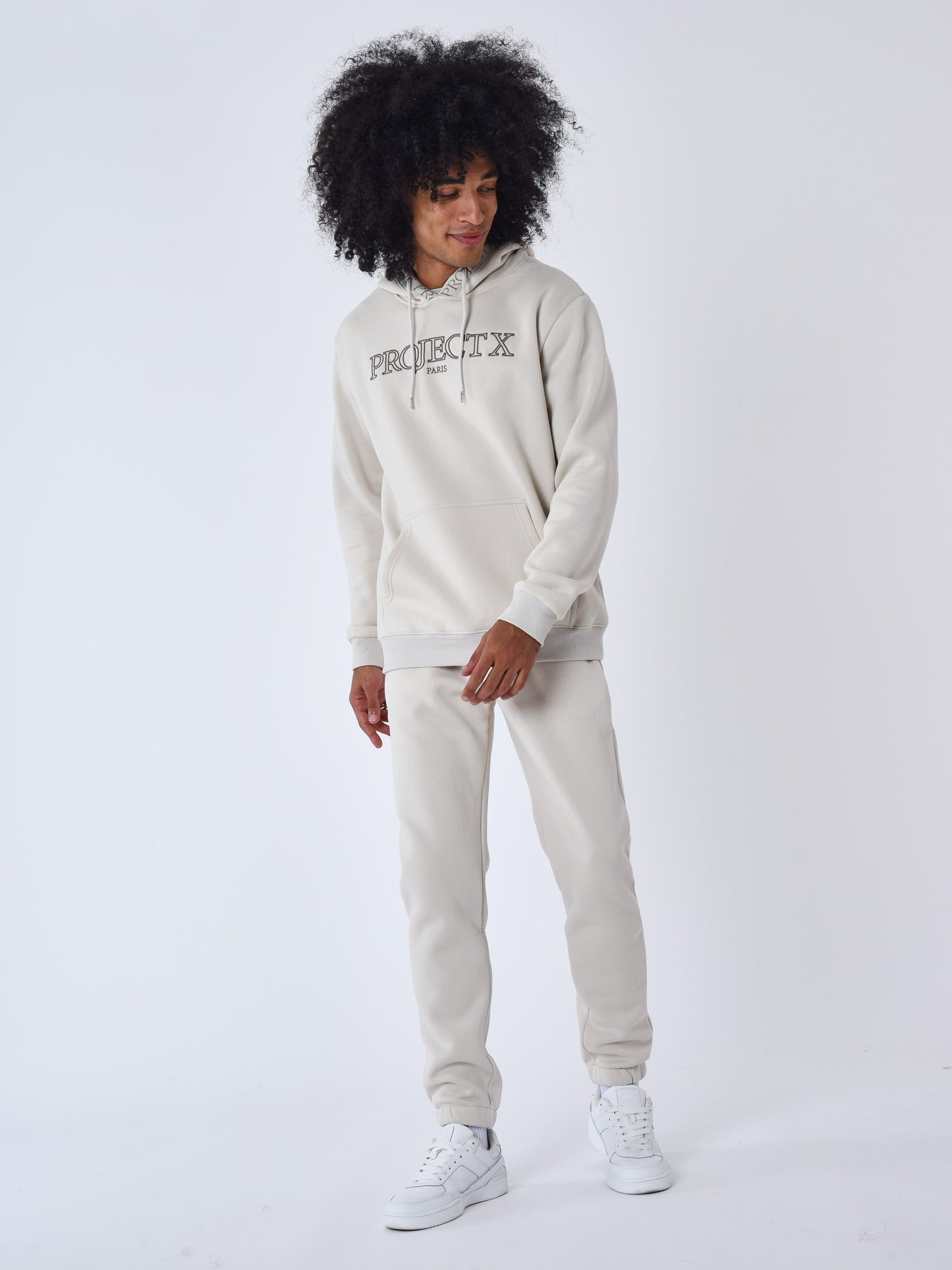 2344030-greige-modelshot