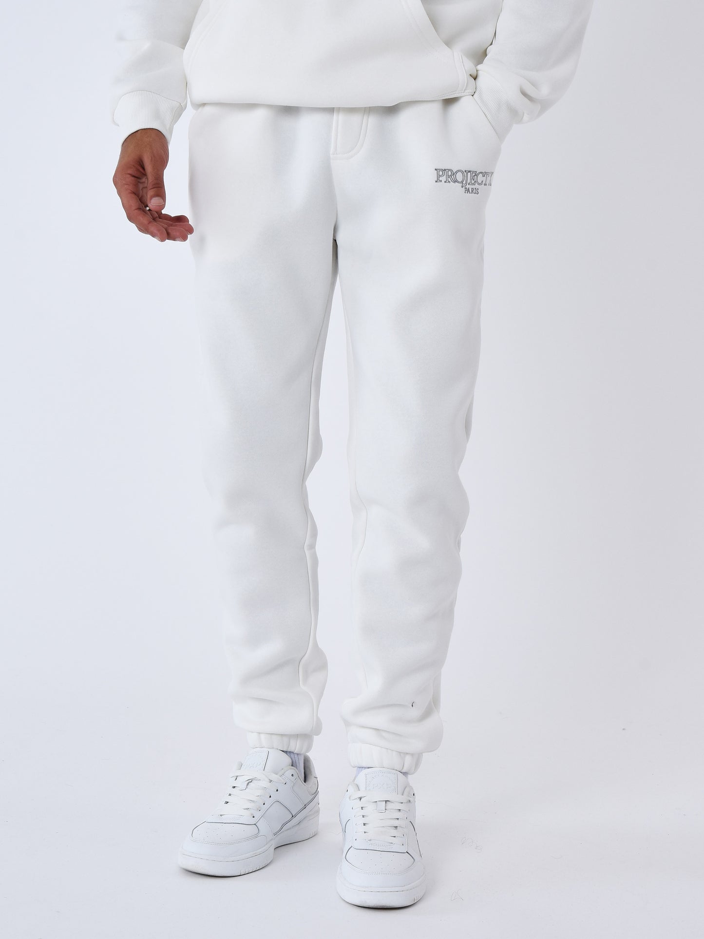 2344030-blanc-casse-modelshot
