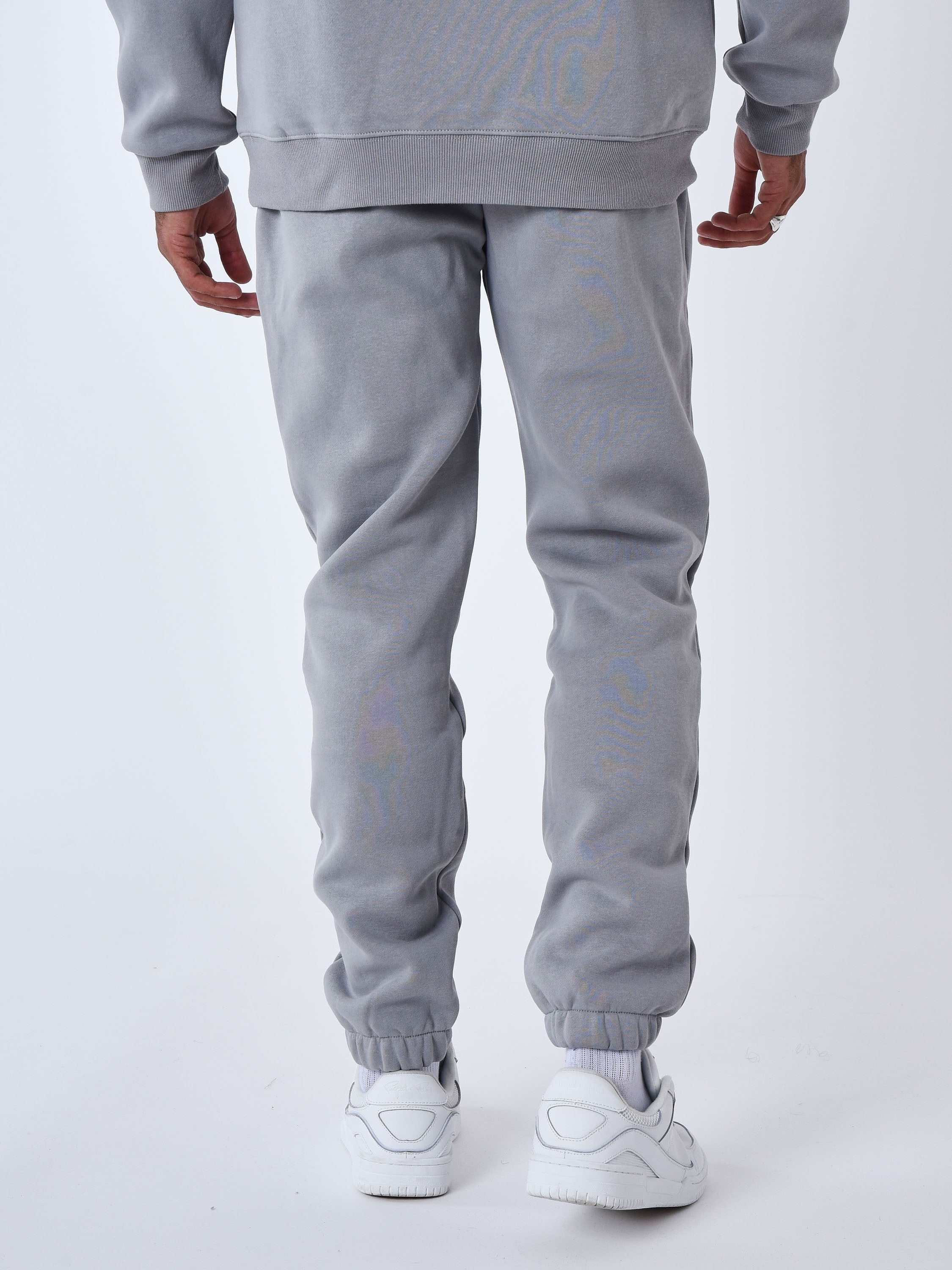2344030-gris-clair-modelshot