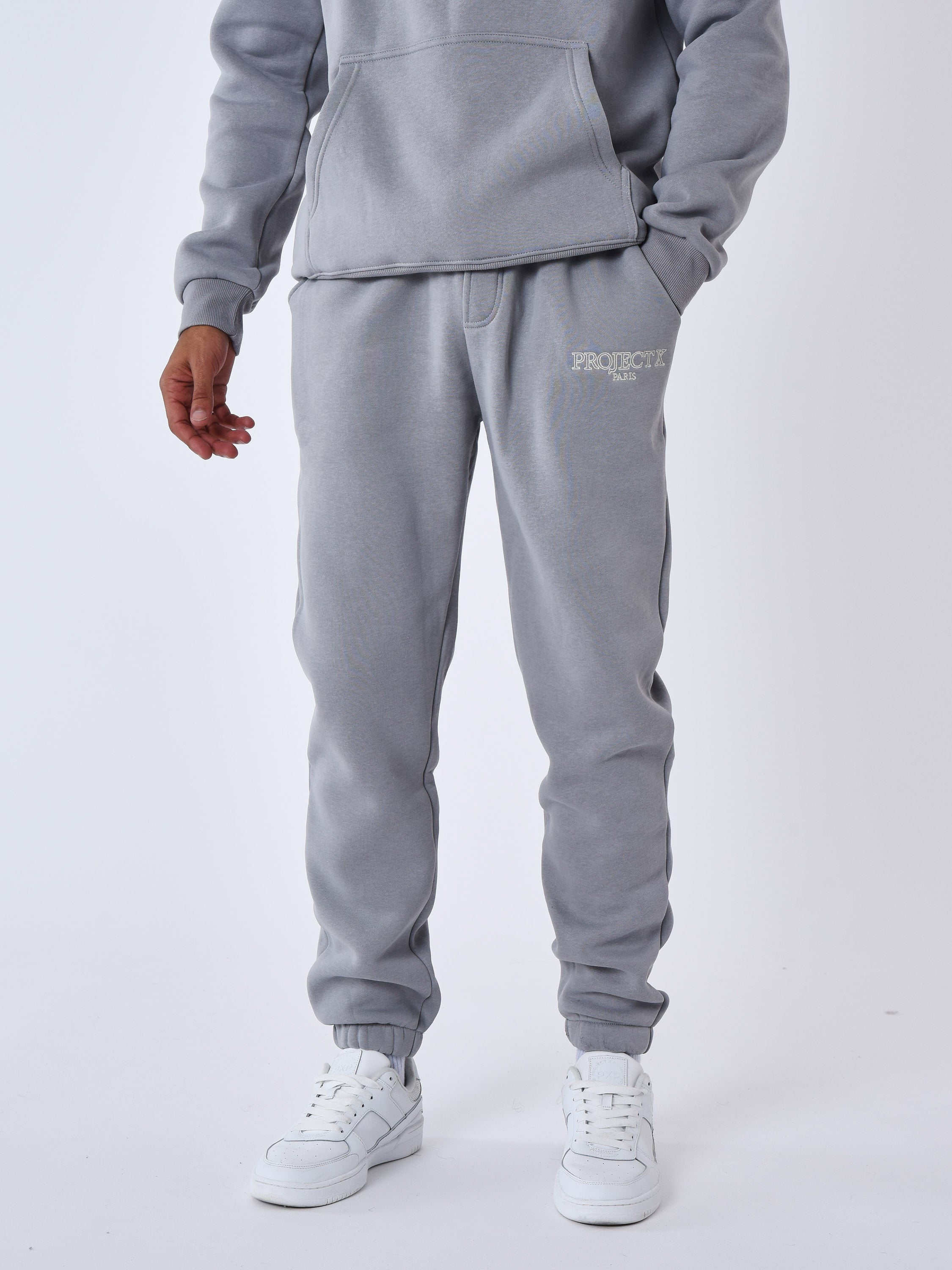 2344030-gris-clair-modelshot