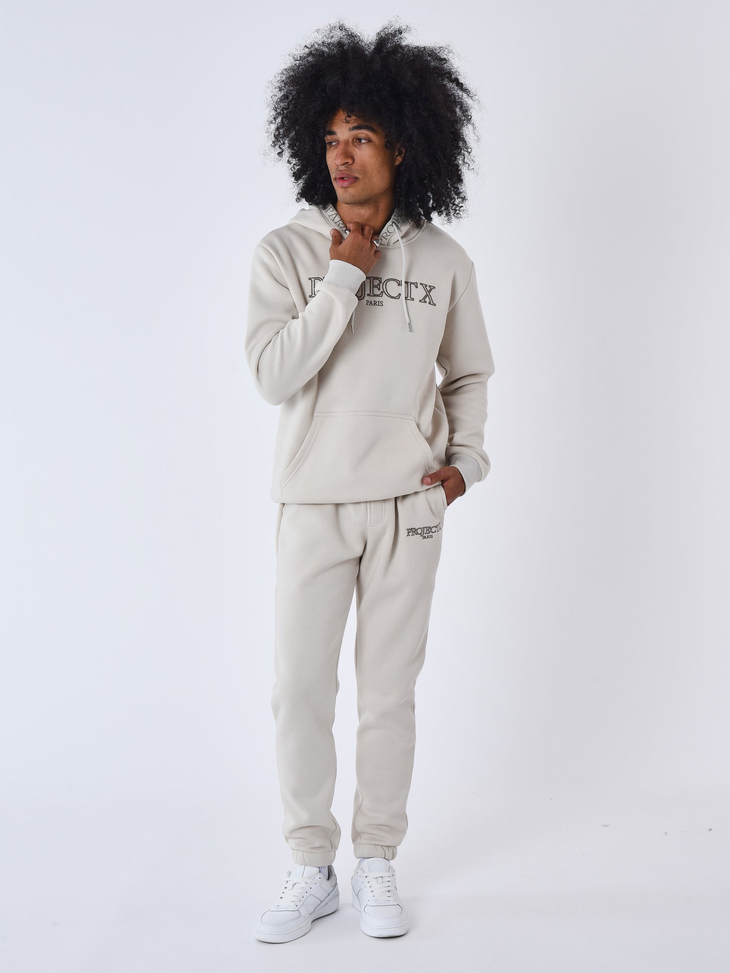 2344030-greige-modelshot