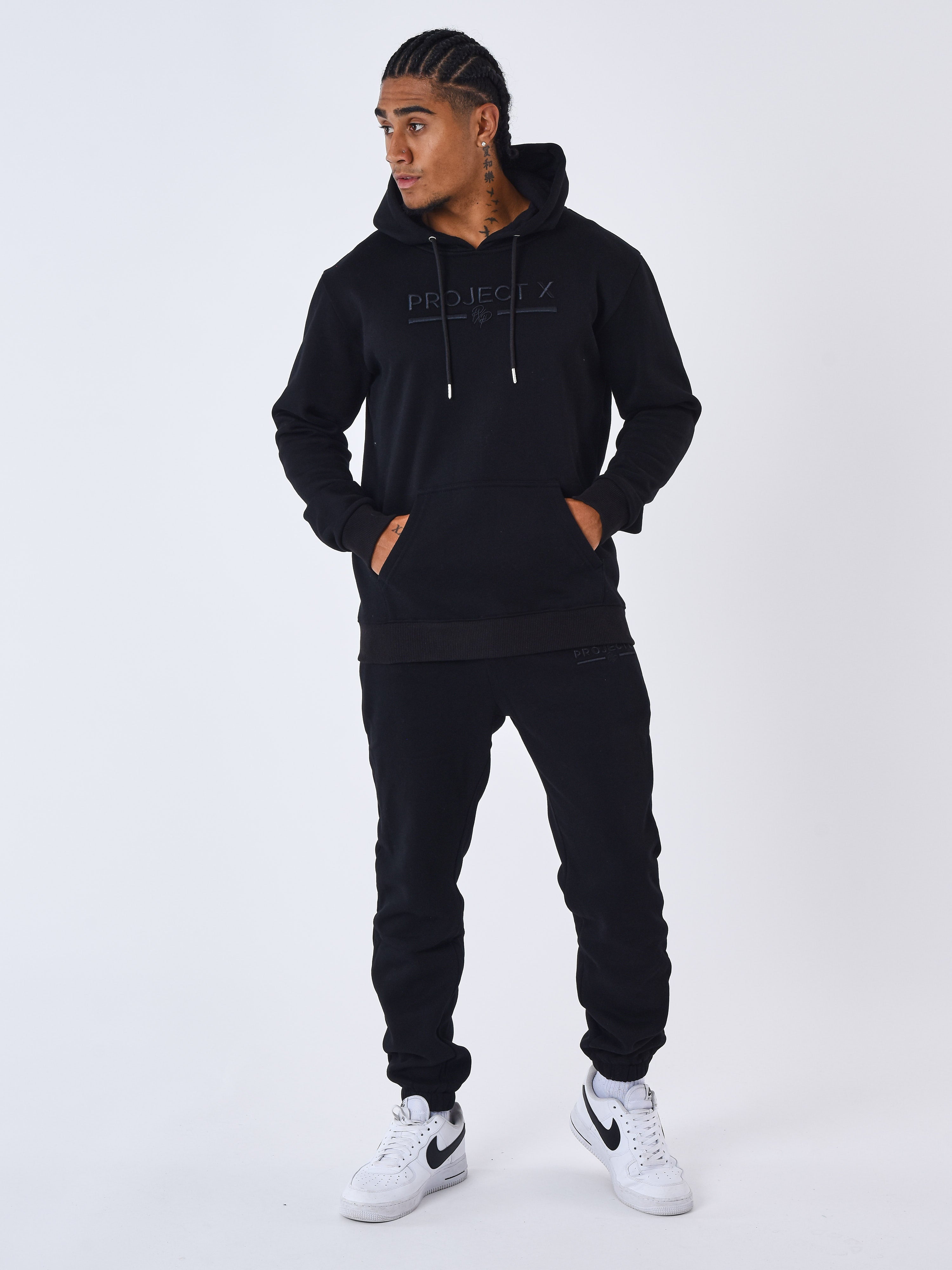 2344039-noir-modelshot