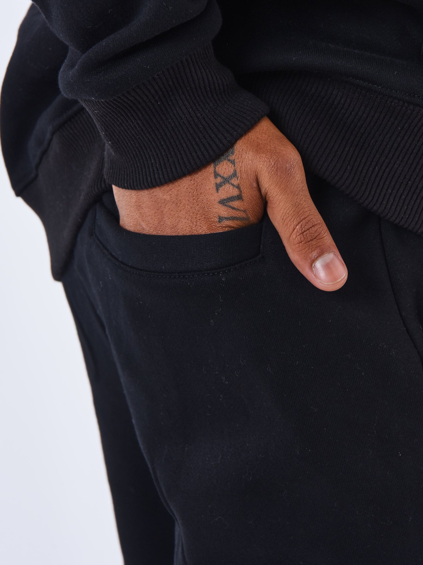 2344039-noir-detailshot