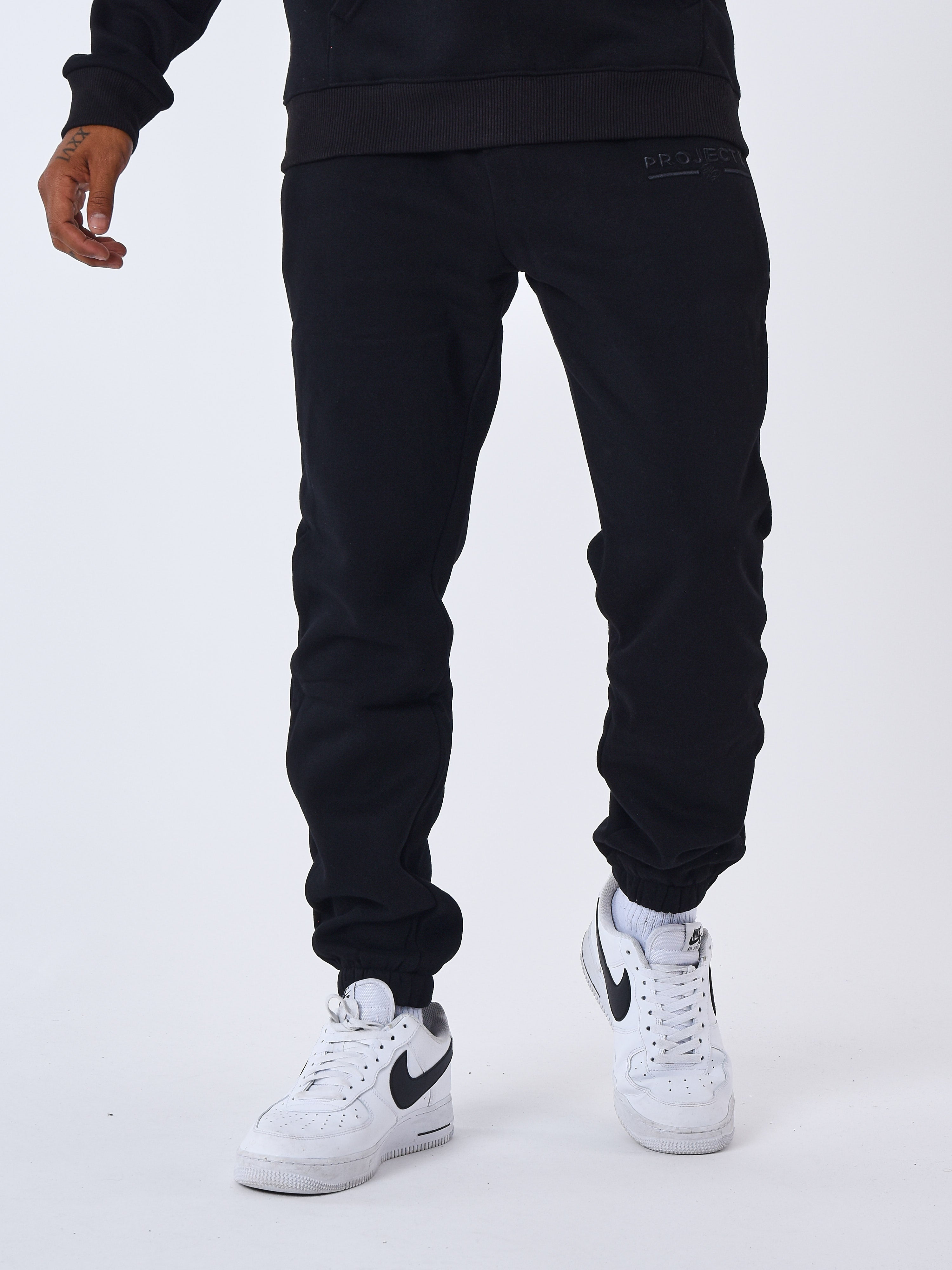 2344039-noir-modelshot