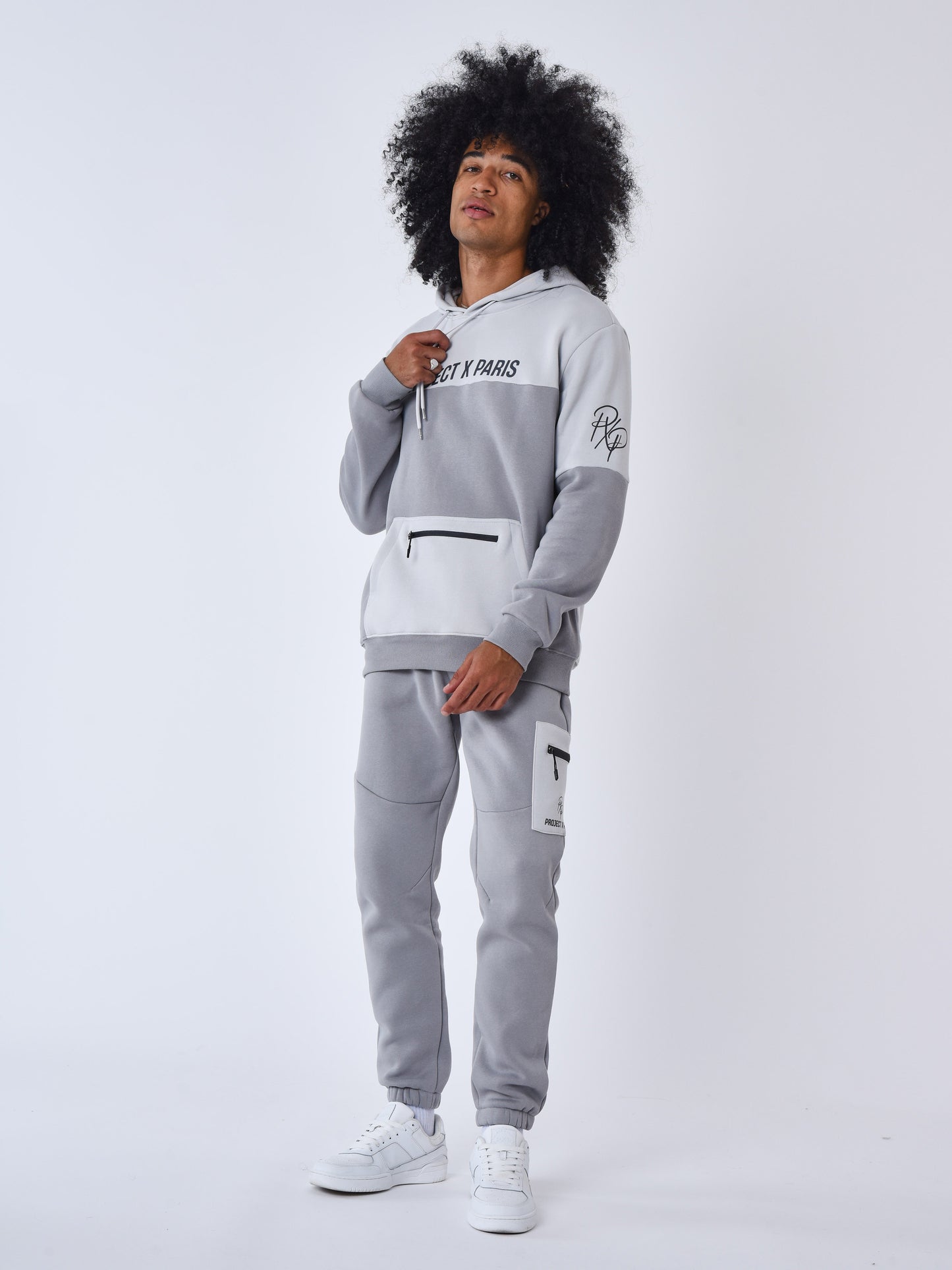 2344043-gris-clair-modelshot