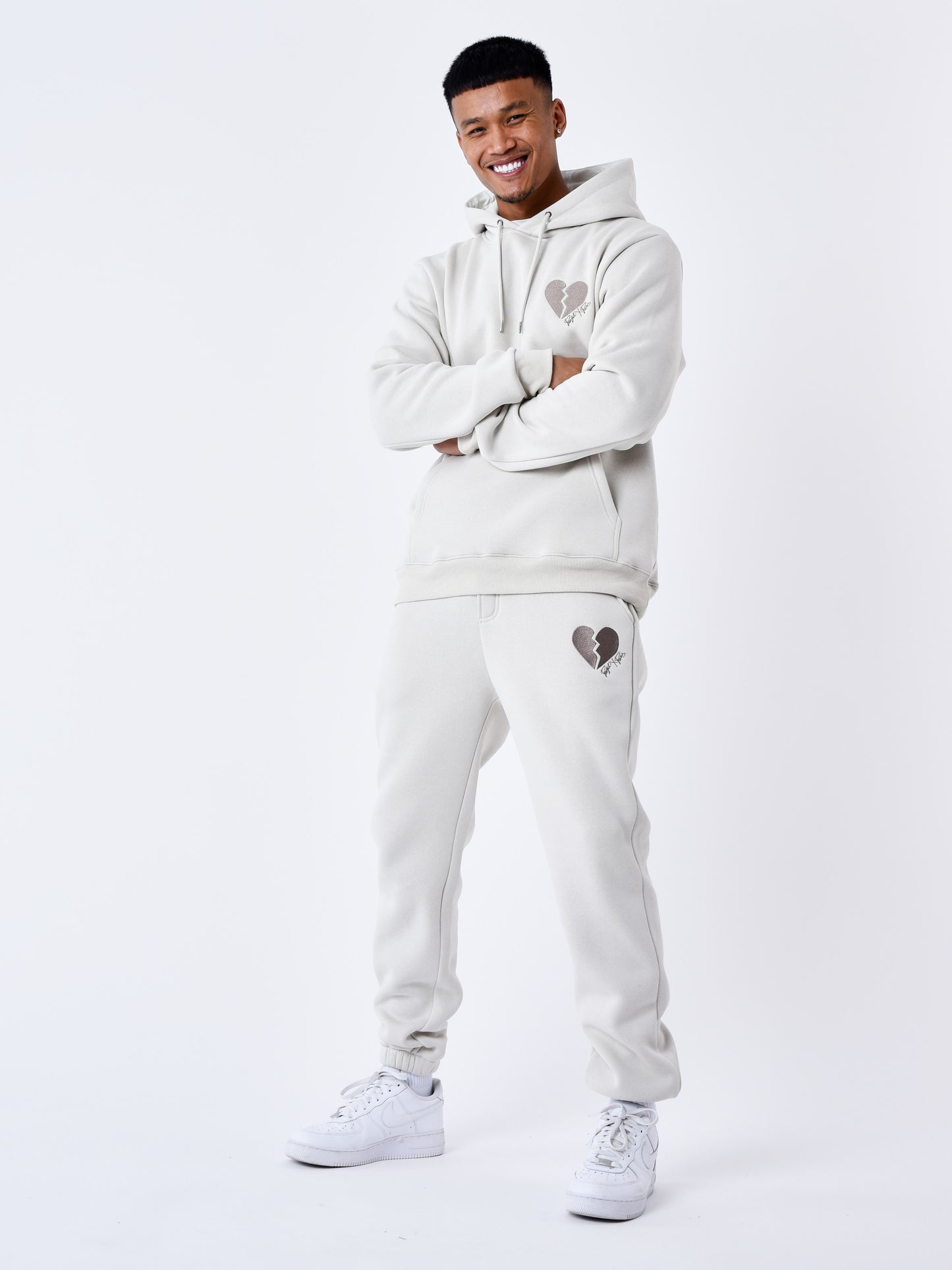 2344045-greige-modelshot