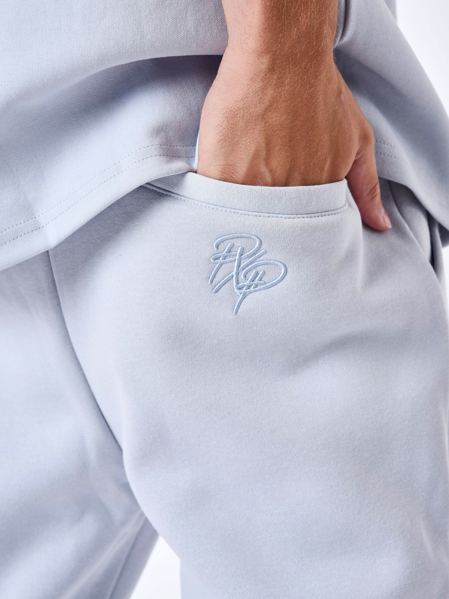 2344045-bleu-glacier