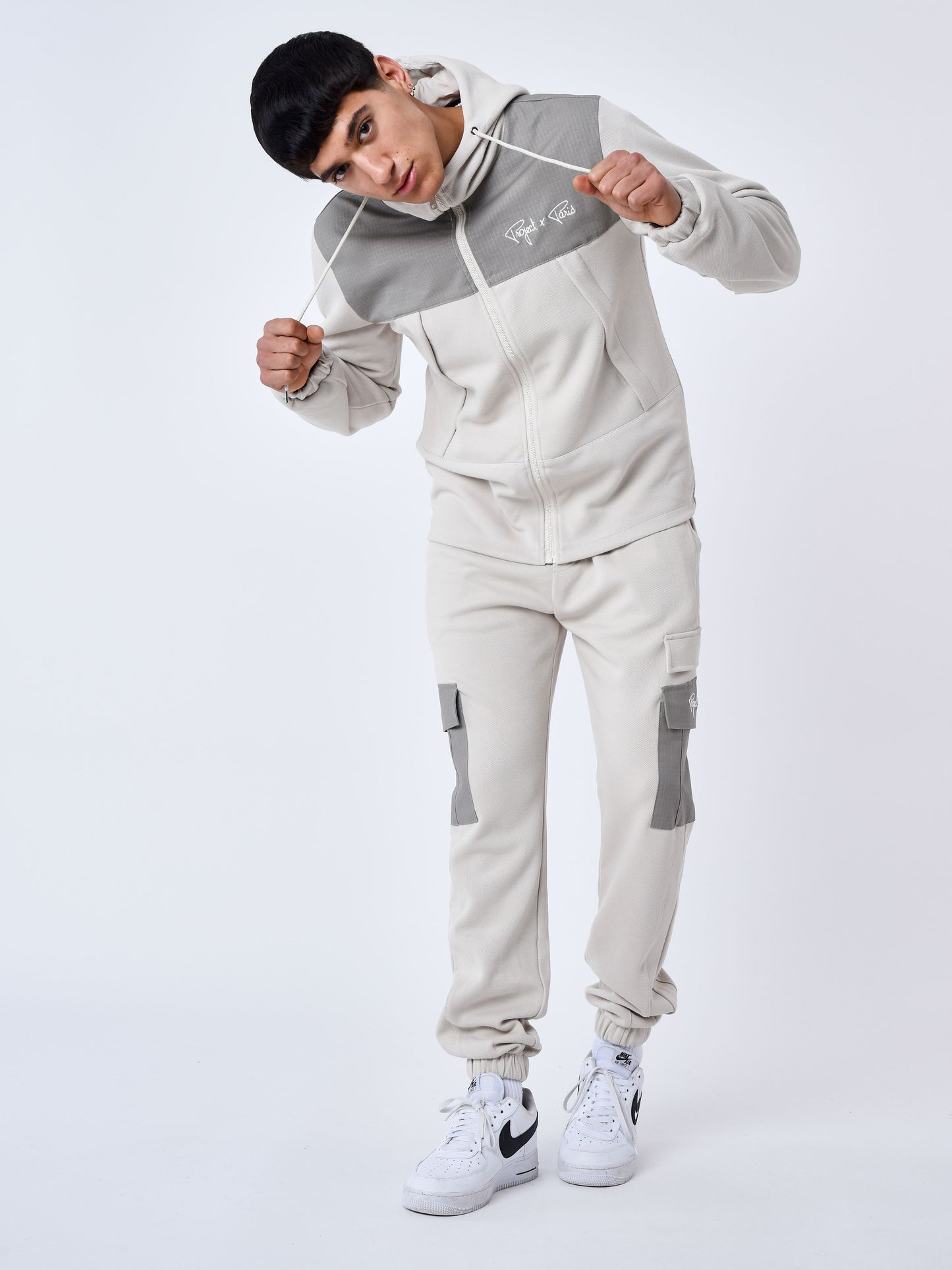 2344110-greige-modelshot