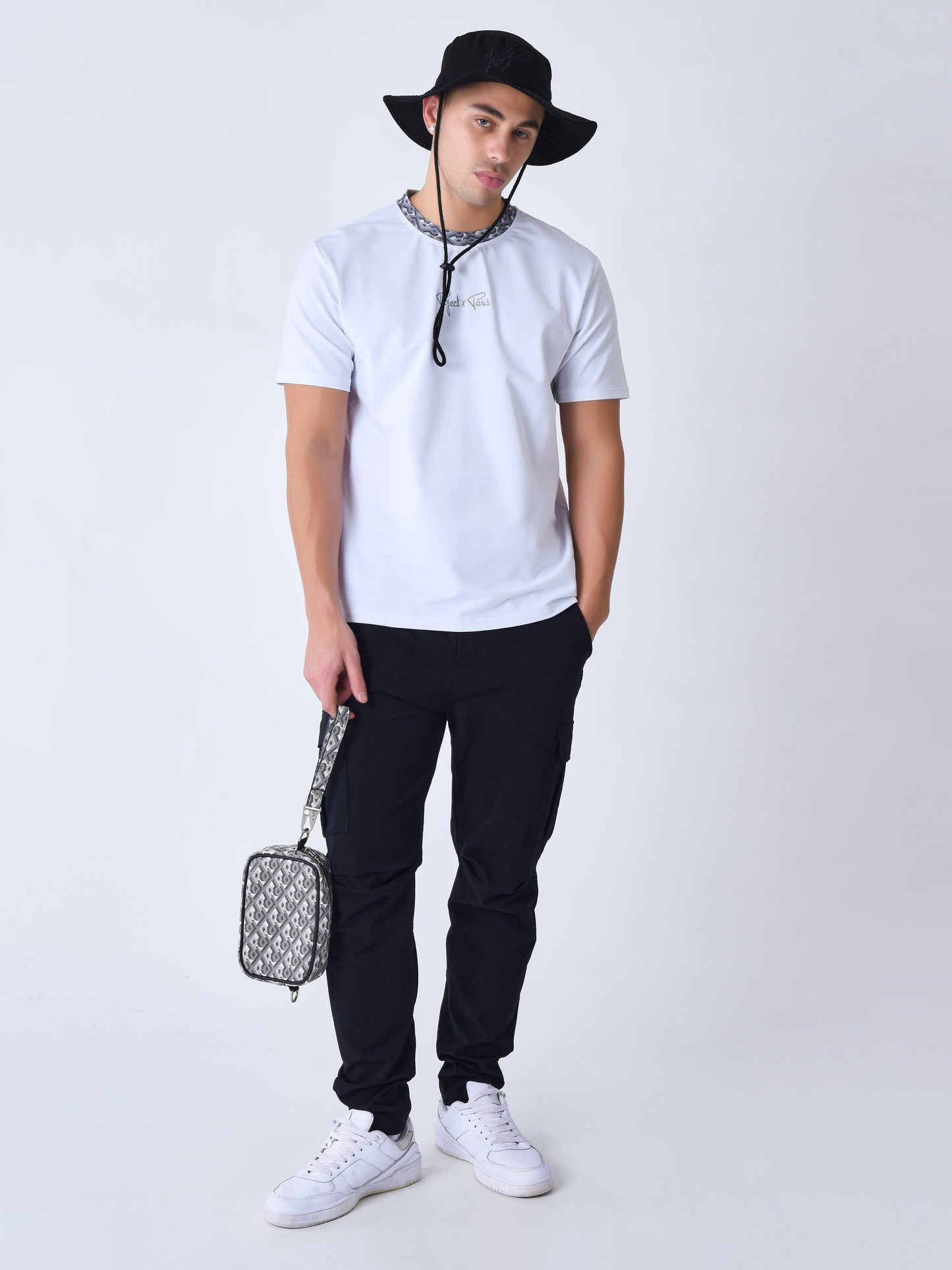2410084-blanc
