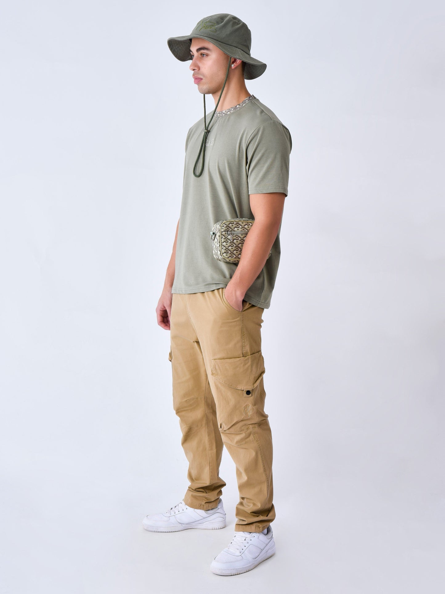 2410084-olive-modelshot