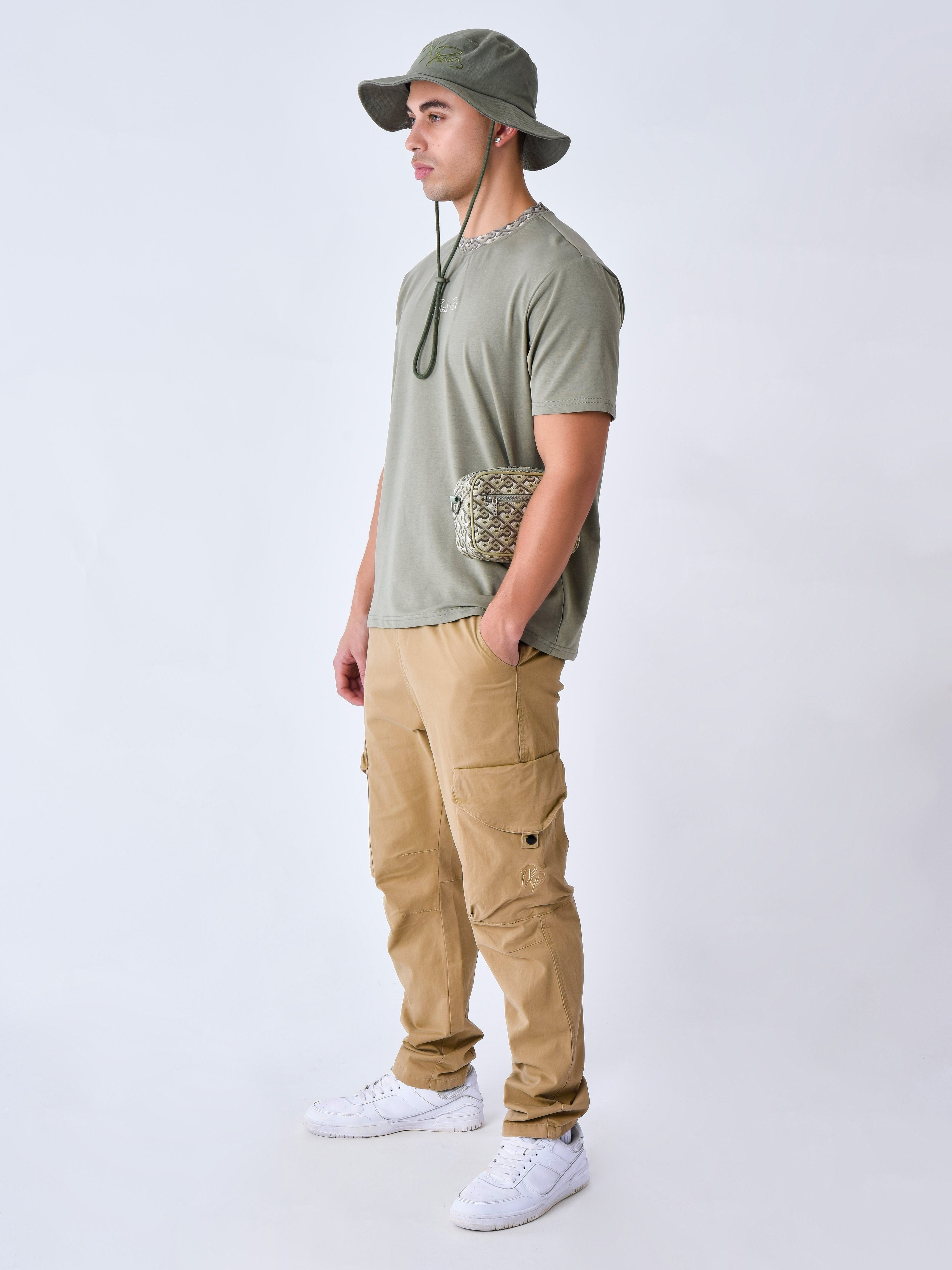 2410084-olive-modelshot