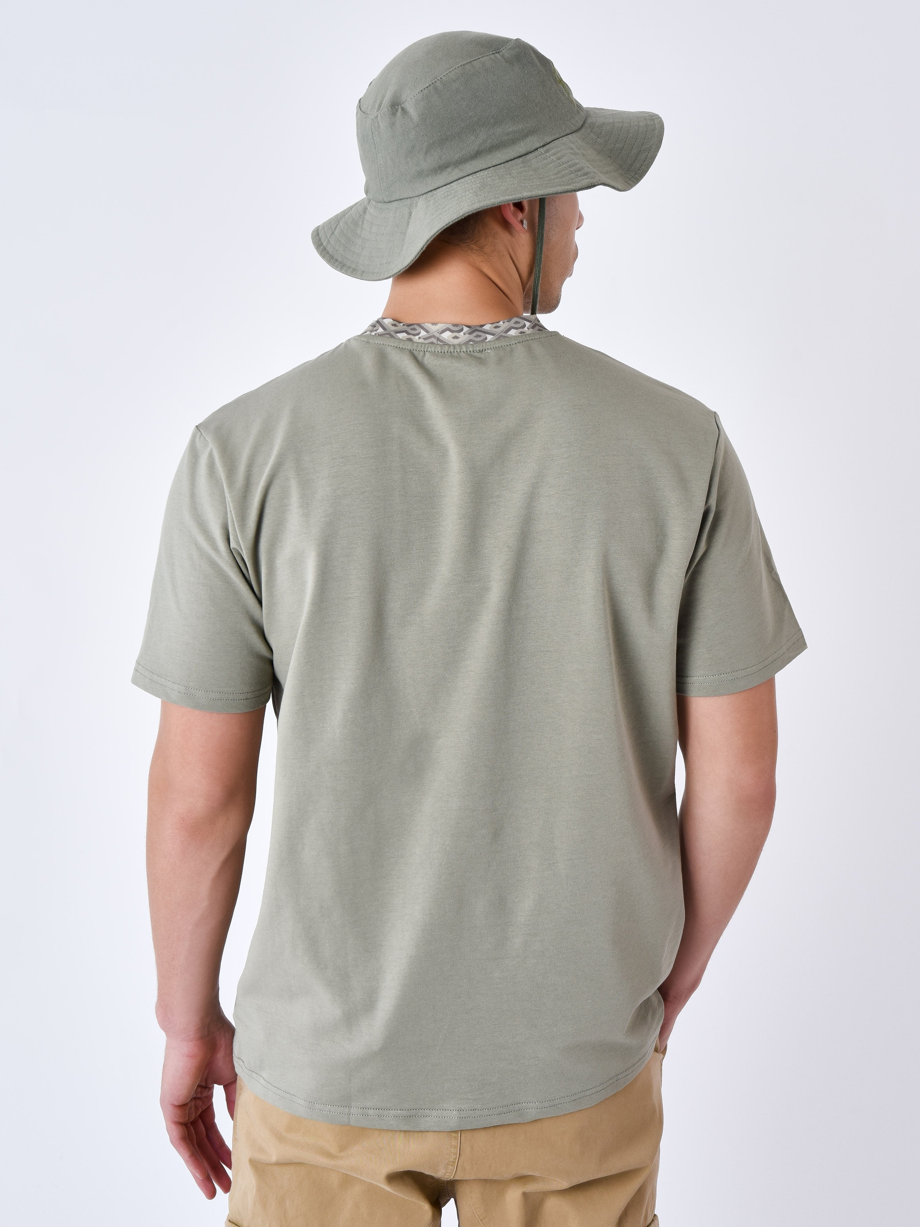 2410084-olive-modelshot