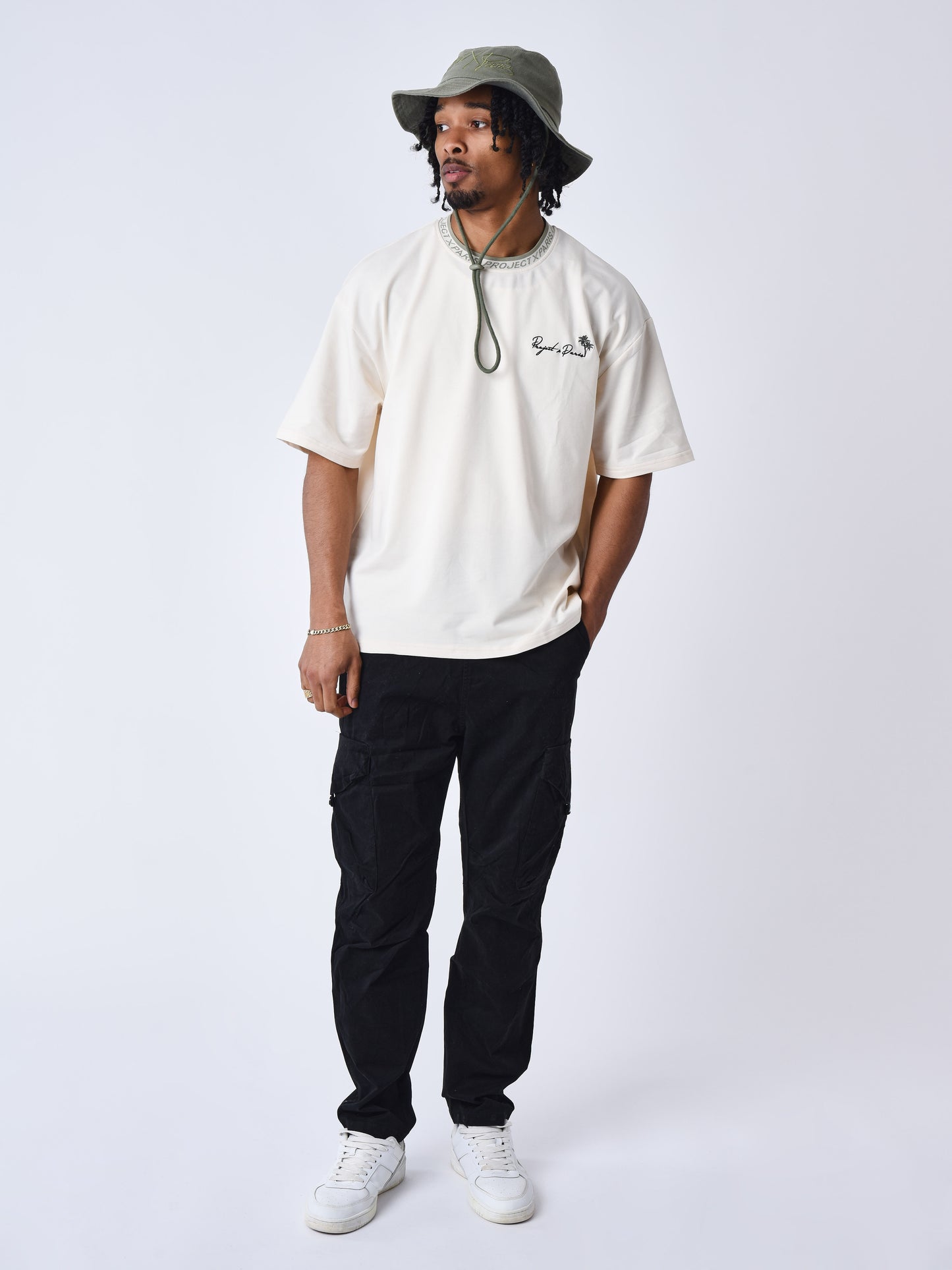 2410110-craie-modelshot