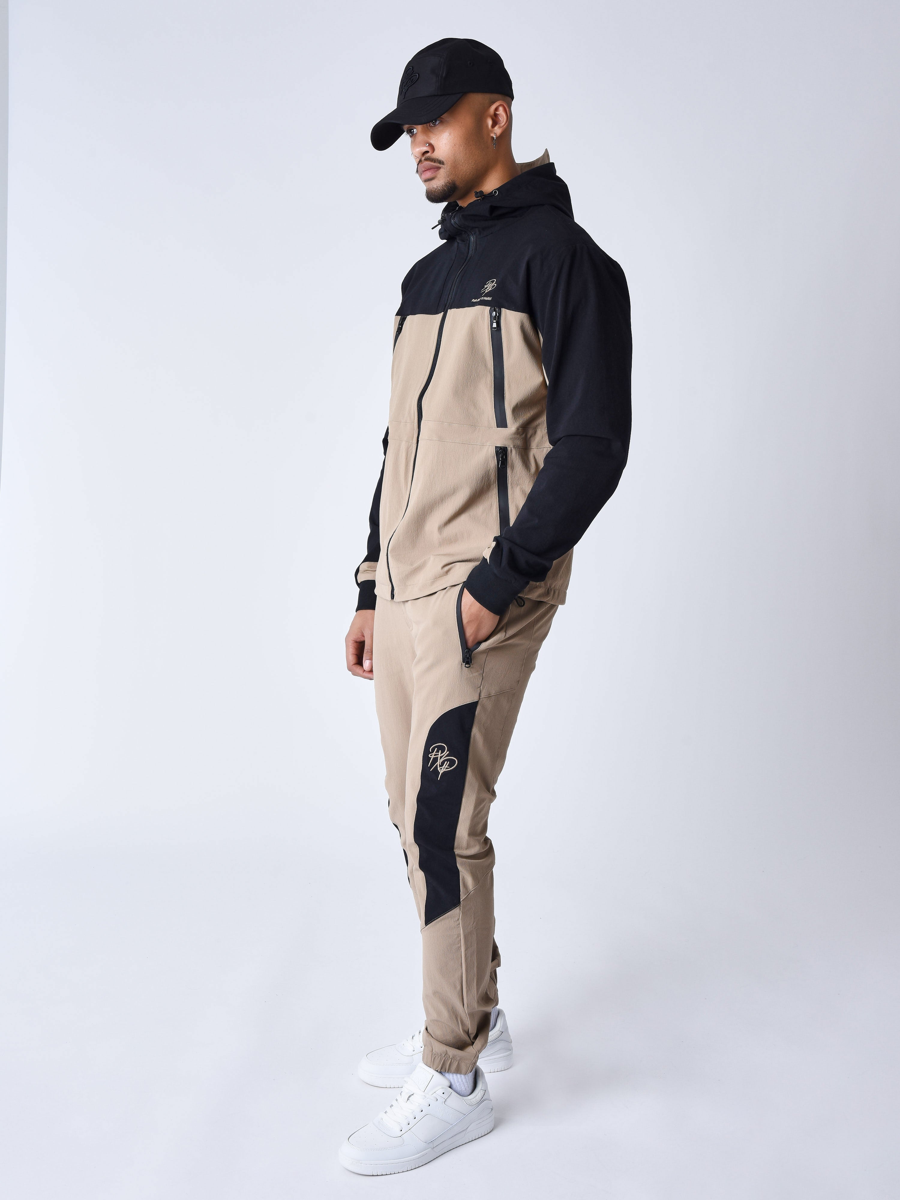 2433125-beige