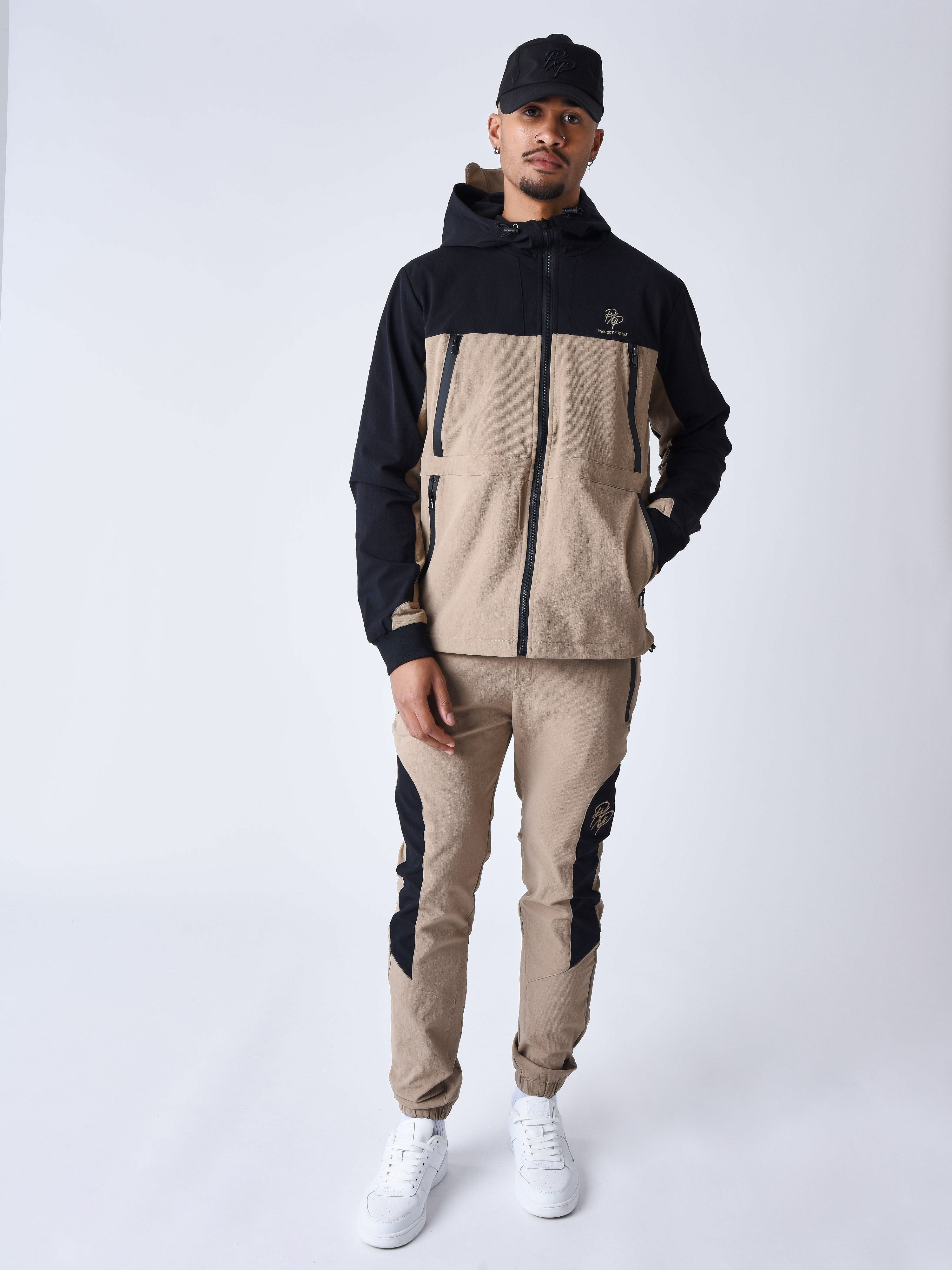 2433125-beige