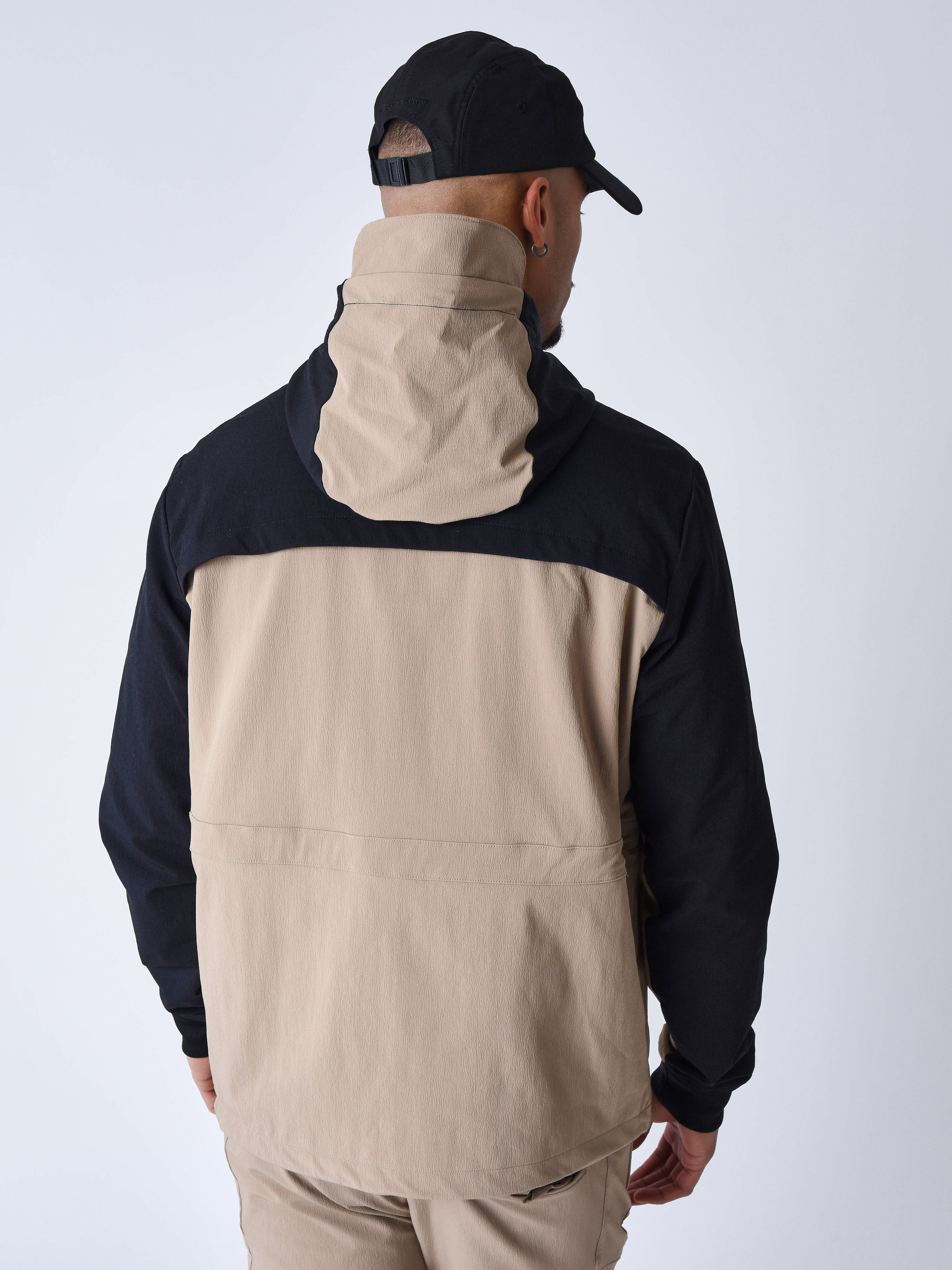 2433125-beige