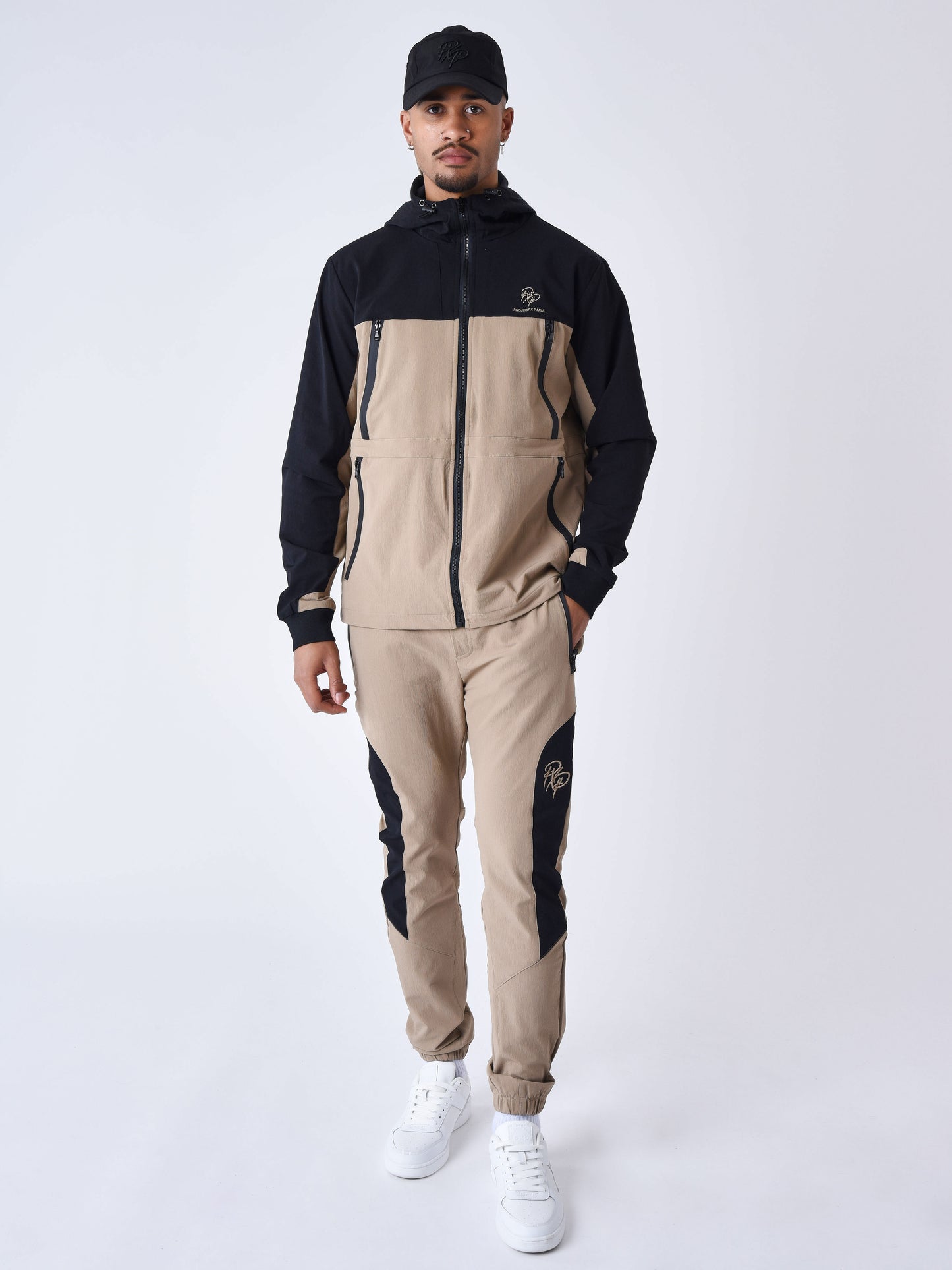 2444125-beige