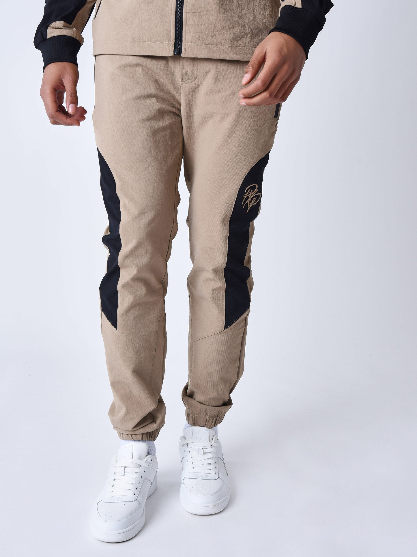 2444125-beige