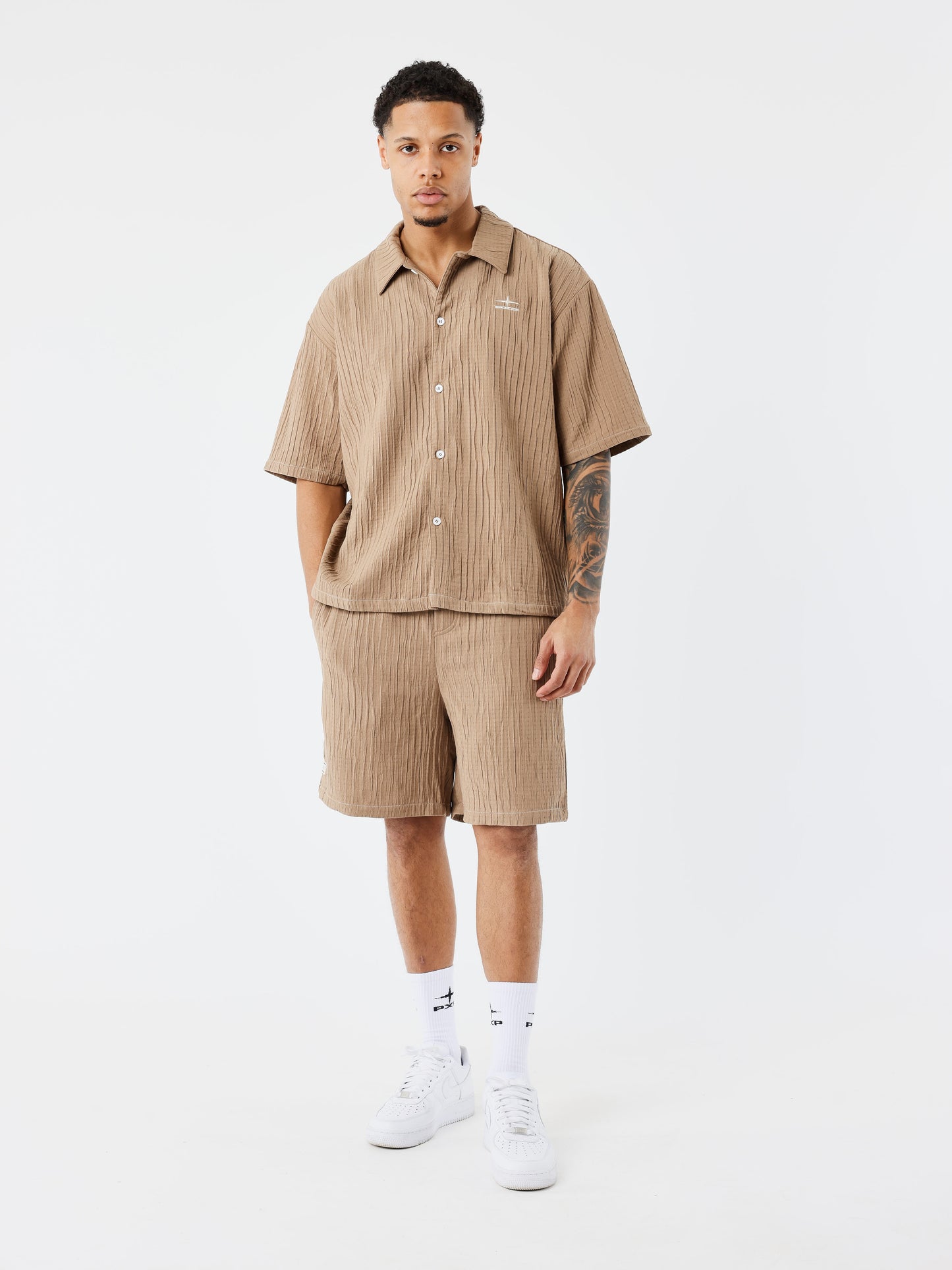 2540161-taupe-modelshot