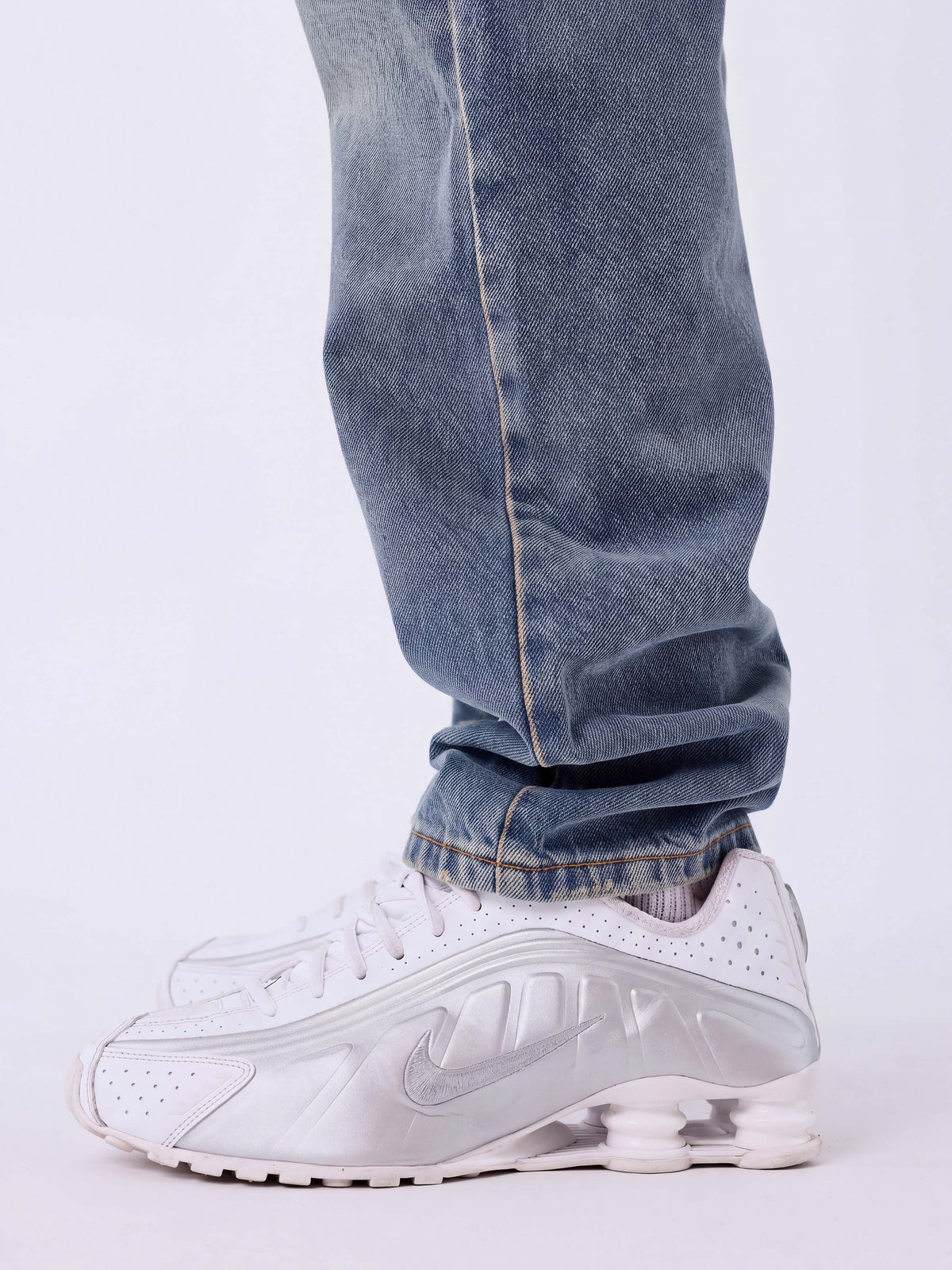 Jeans mit geradem Schnitt und Waschung Blau – 3