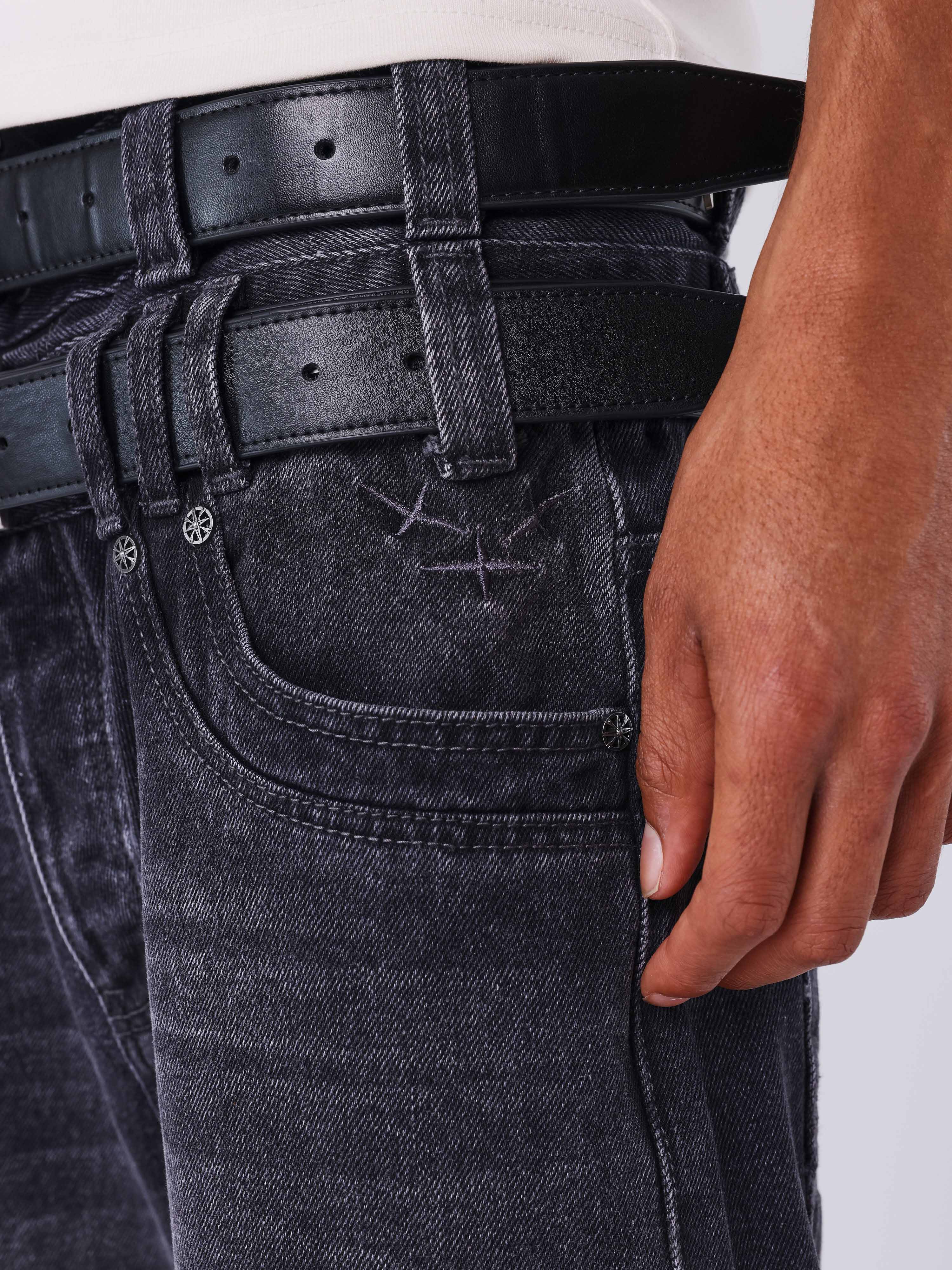 Calça jeans barrel preta desbotada-4