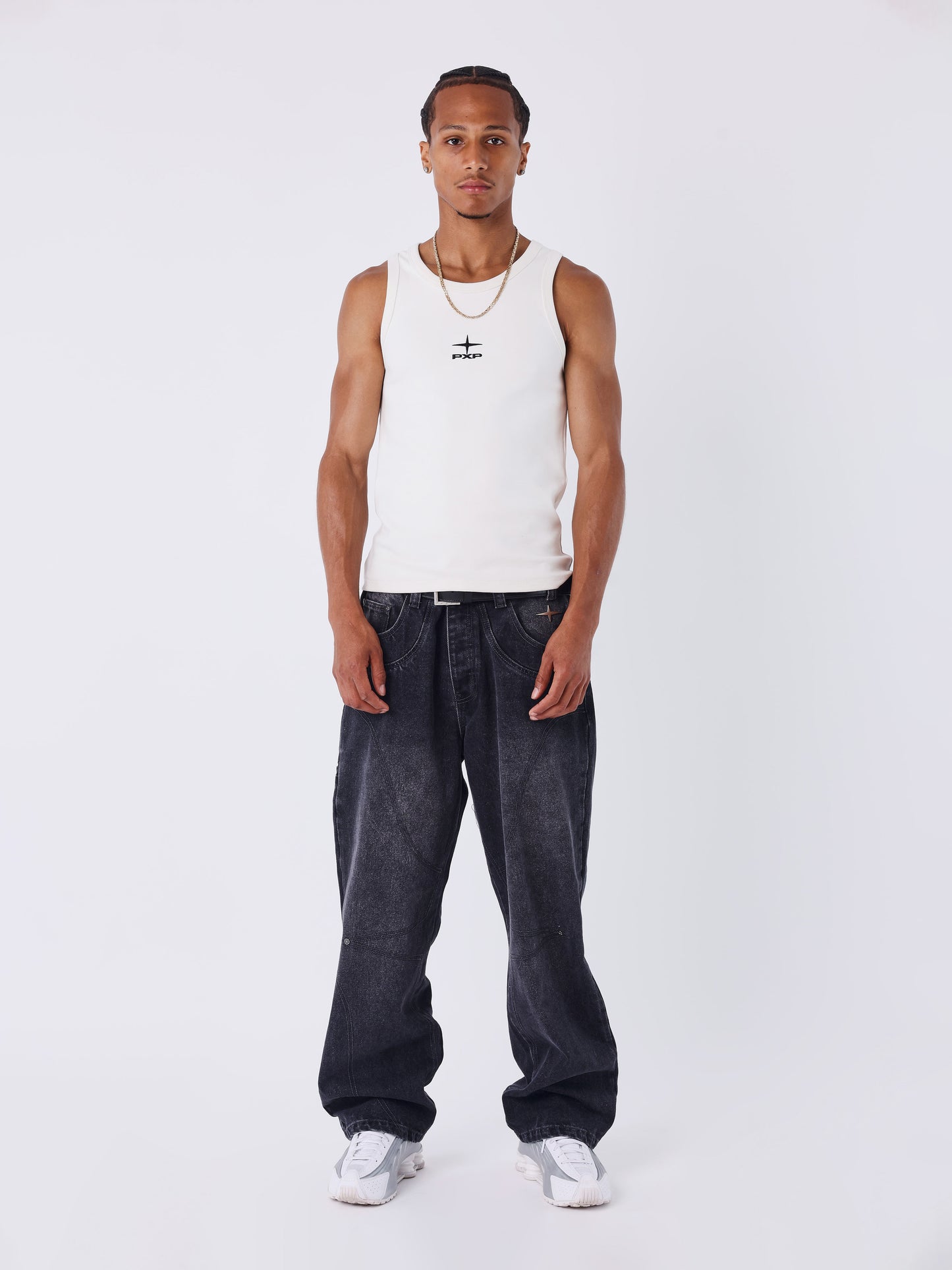 Calça larga em denim preto com costuras Polaris