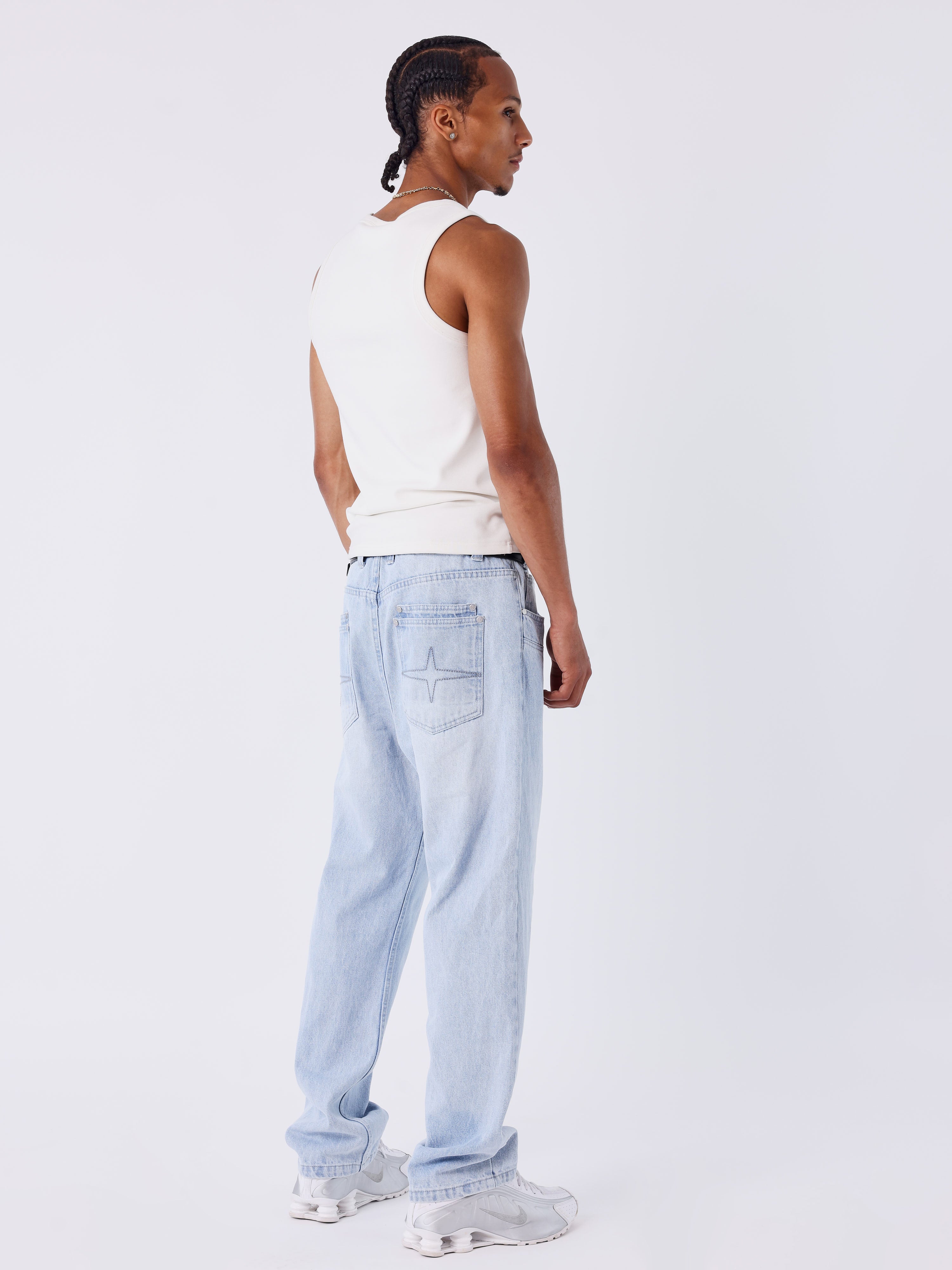 Jeans reto em denim azul claro desbotado-2