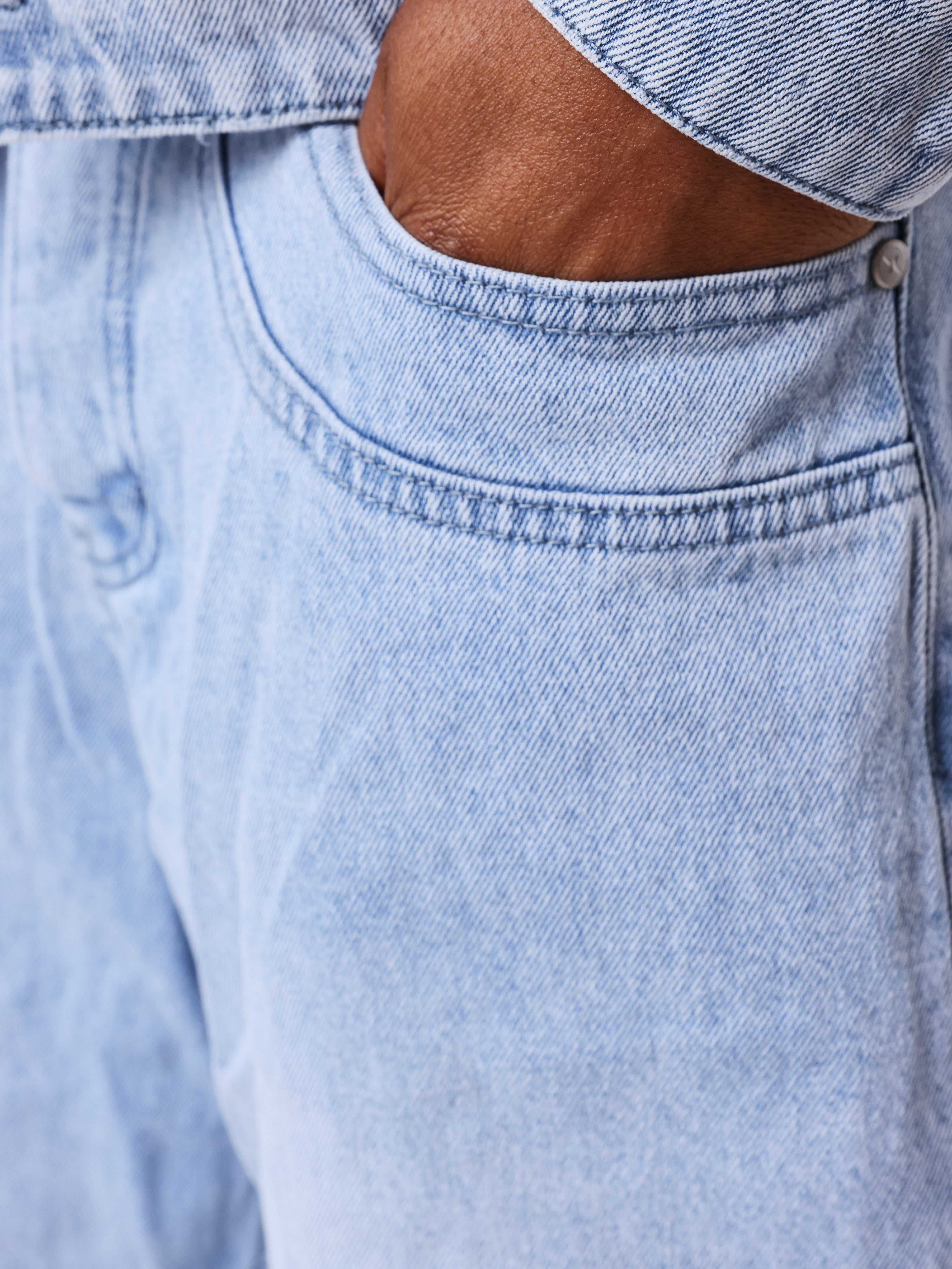 Pantalón baggy de denim azul lavado-4